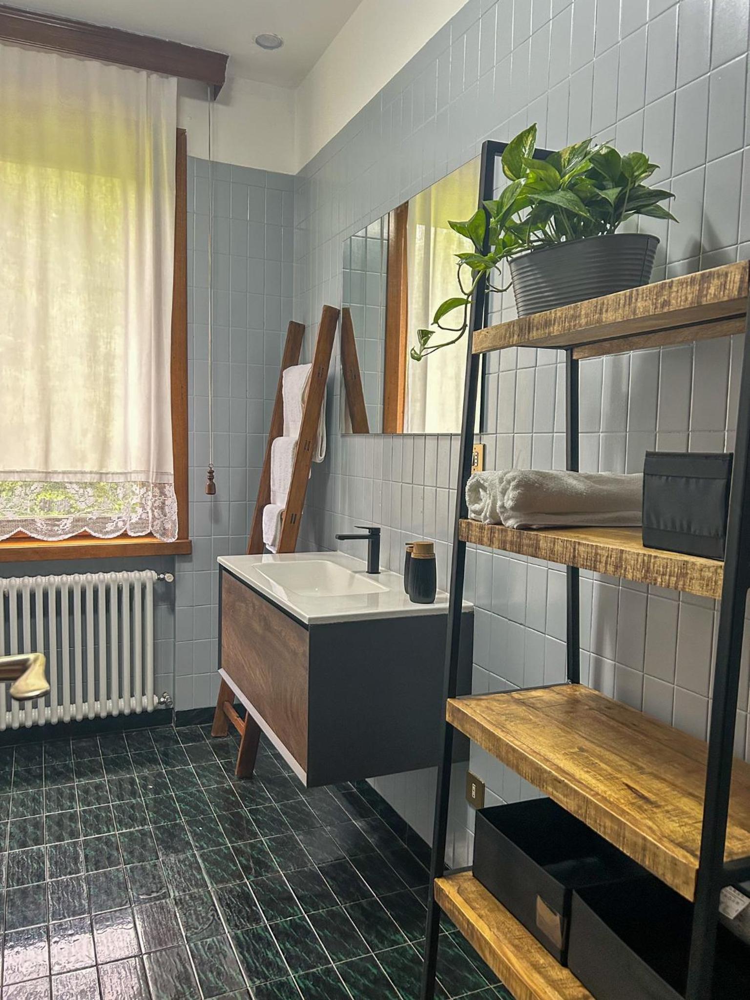 Two-Bedroom Apartment with Mountain View photo 3