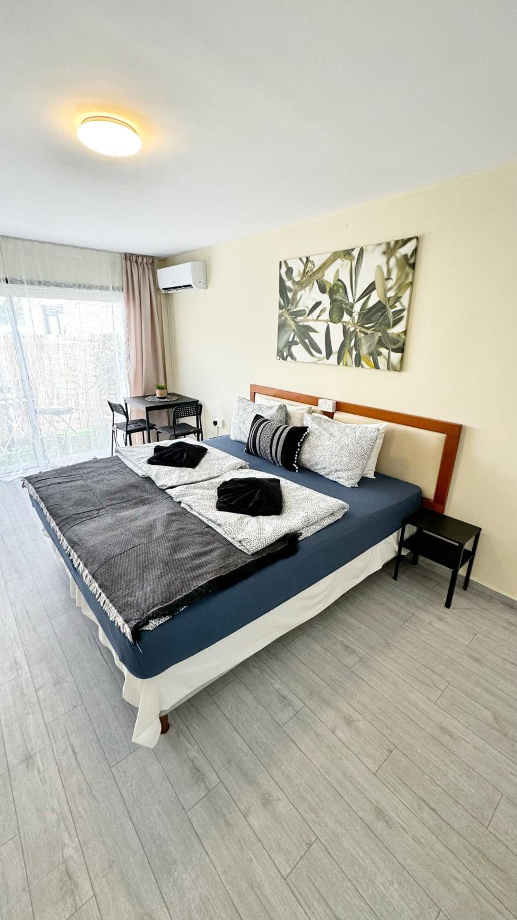 Studio Apartment photo 1