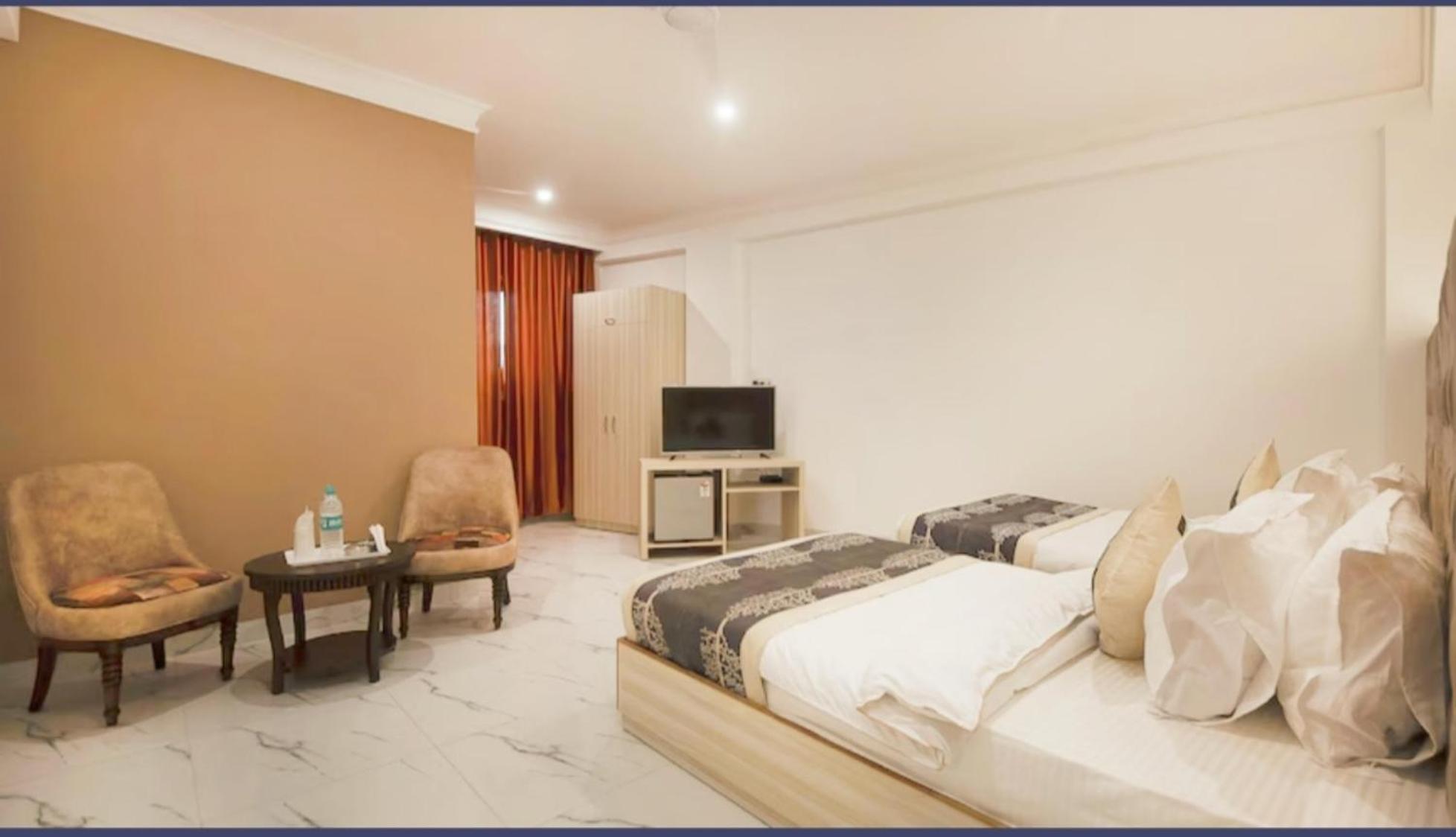 Large Twin Room photo 1