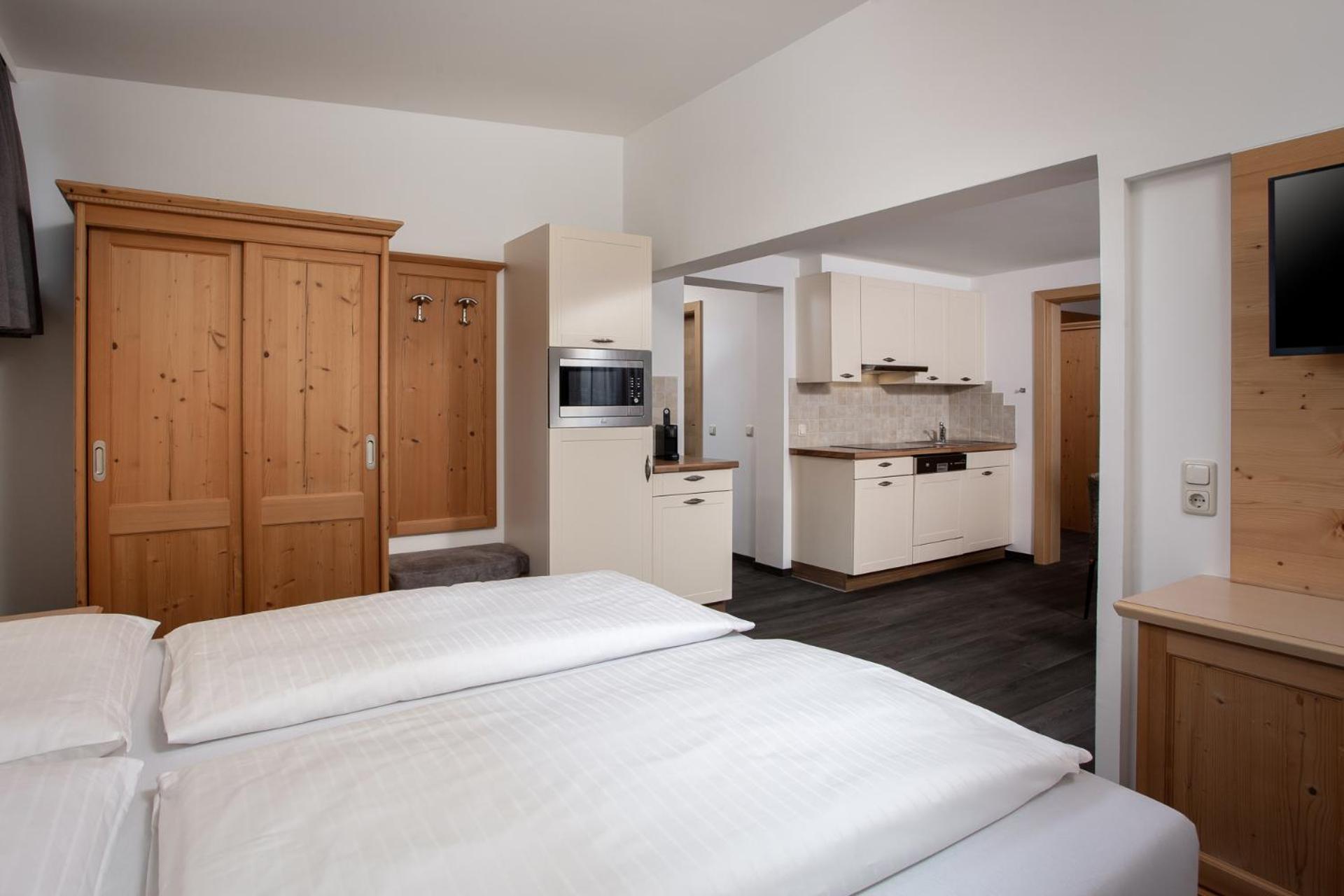 Two-Bedroom Apartment (6 Adults)
