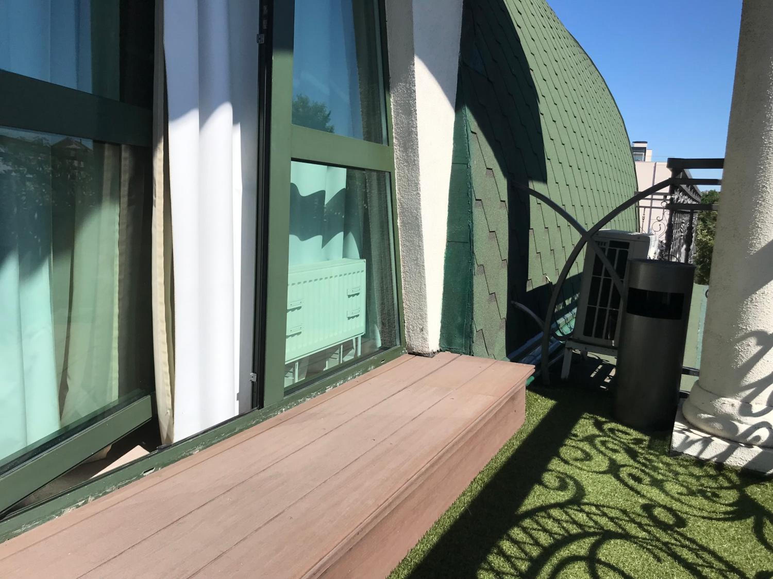 Balcony & Terrace