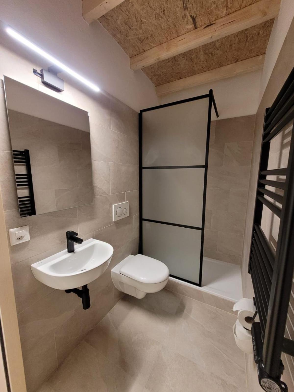 Double or Twin Room with Private Bathroom photo 2