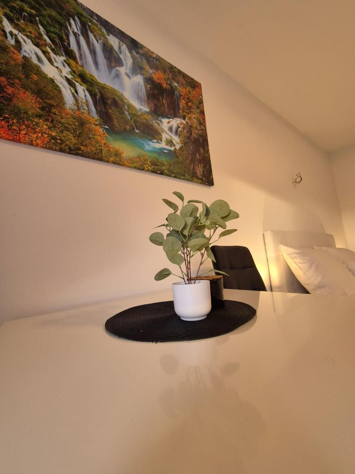 Deluxe Double Room with Balcony - Photo 5