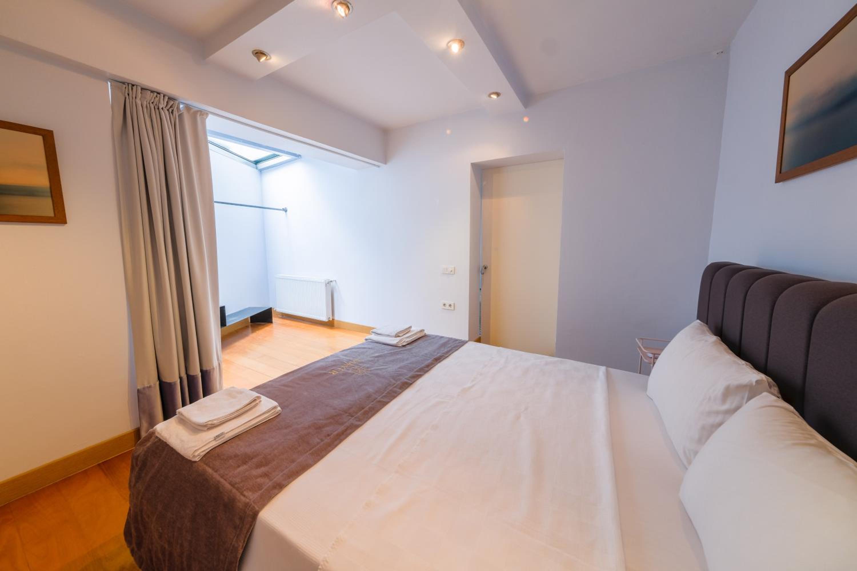 Three-Bedroom Apartment photo 2