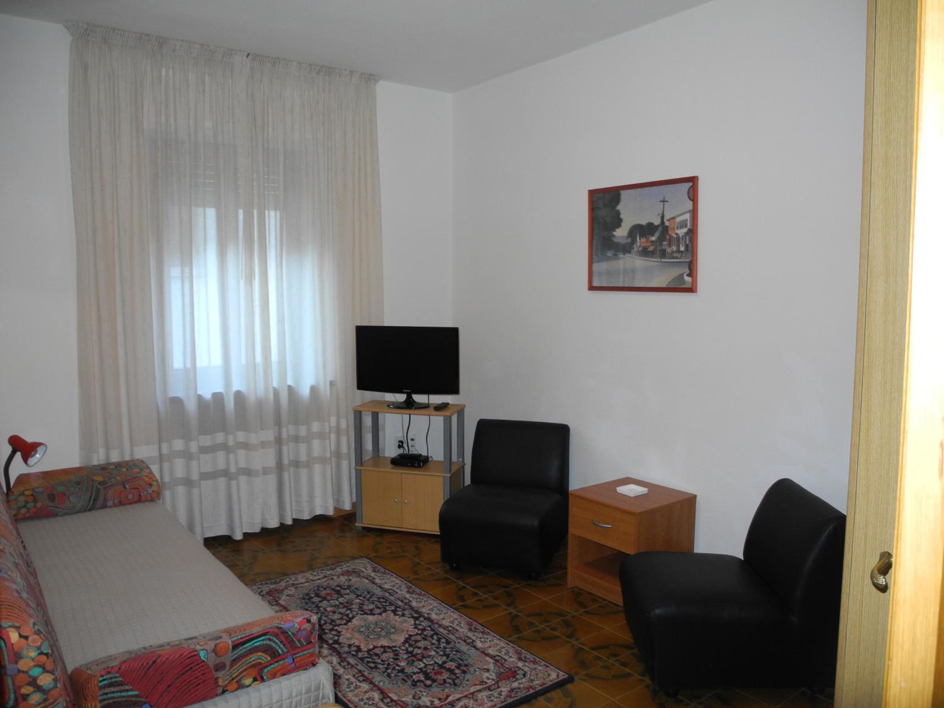 One-Bedroom Apartment photo 3