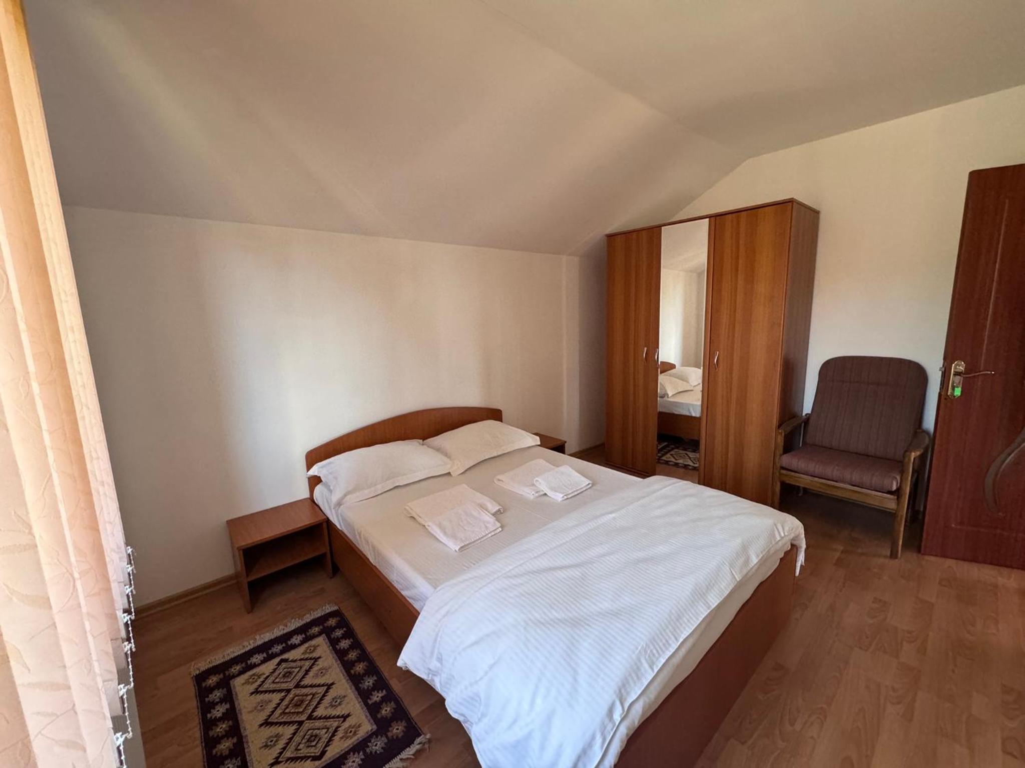 Five-Bedroom House photo 2