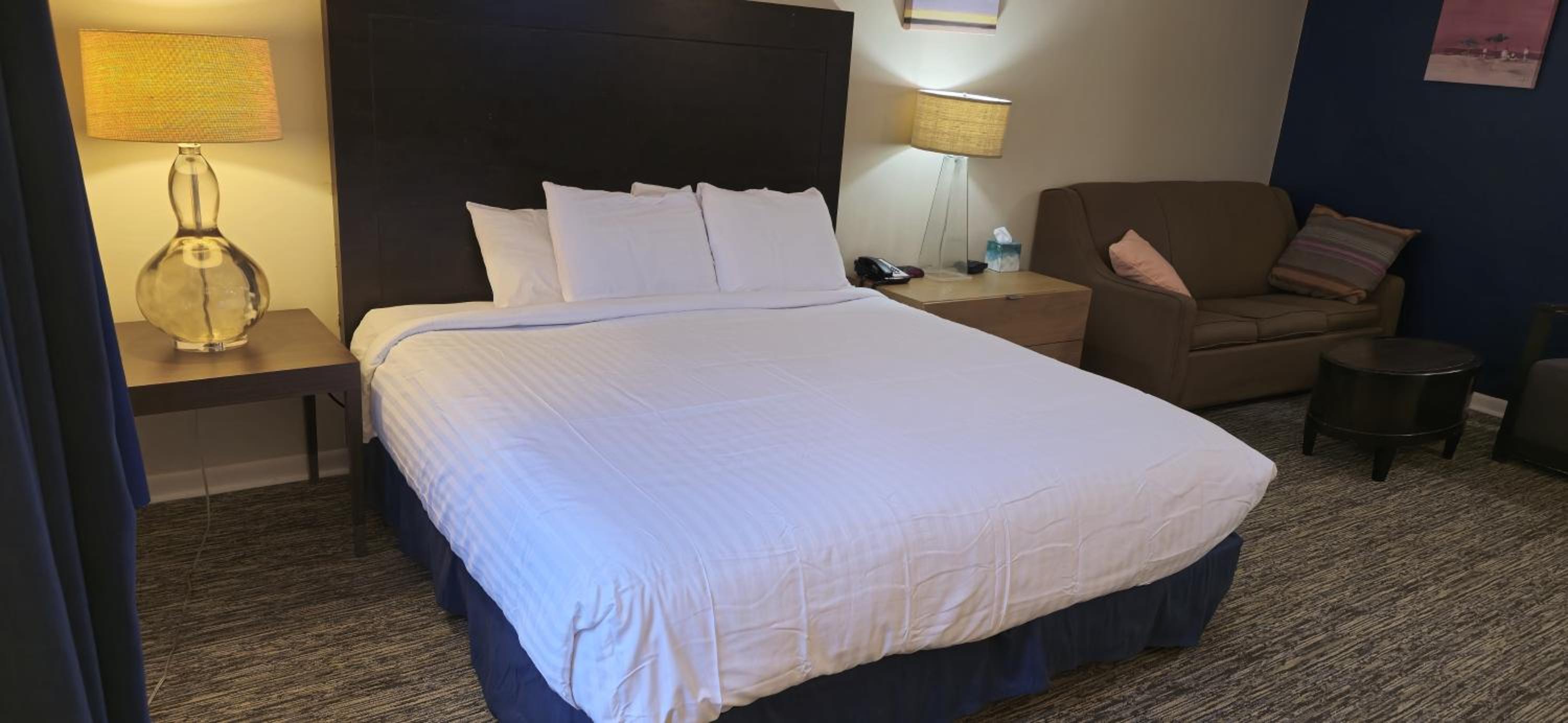 King Room with Sofa - Non Smoking - Photo 1