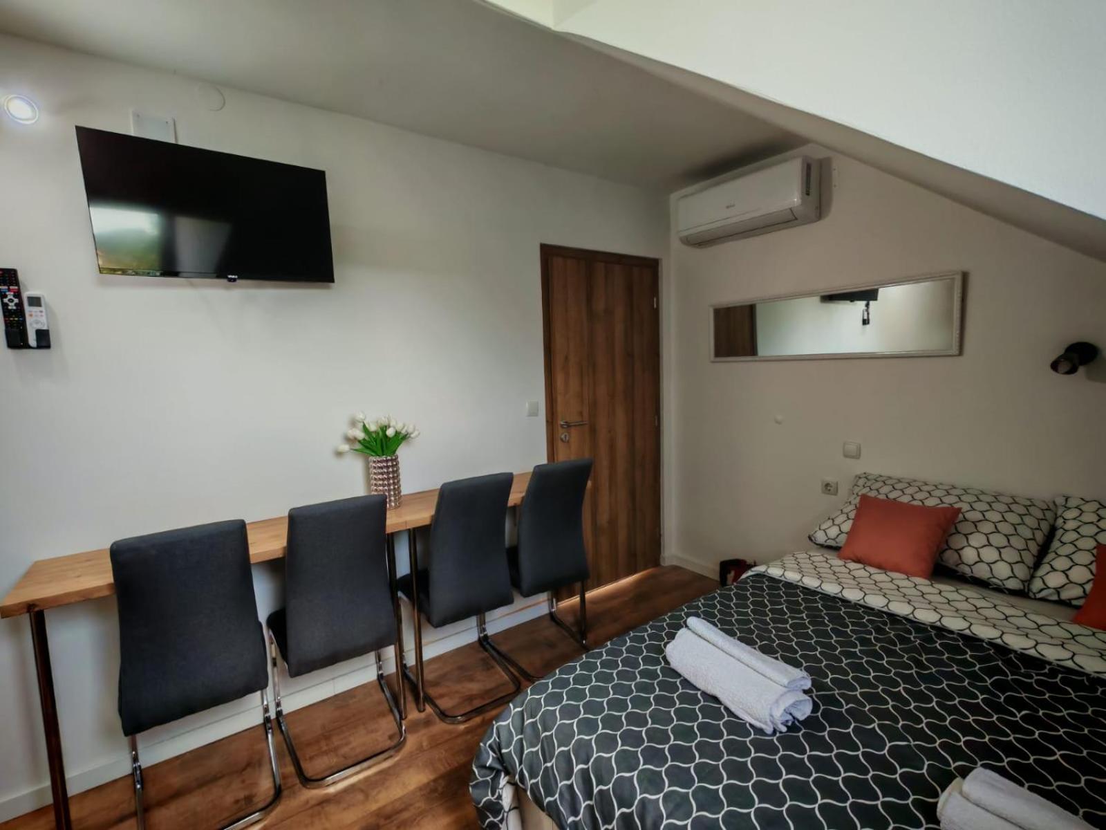 One-Bedroom Apartment with Garden View