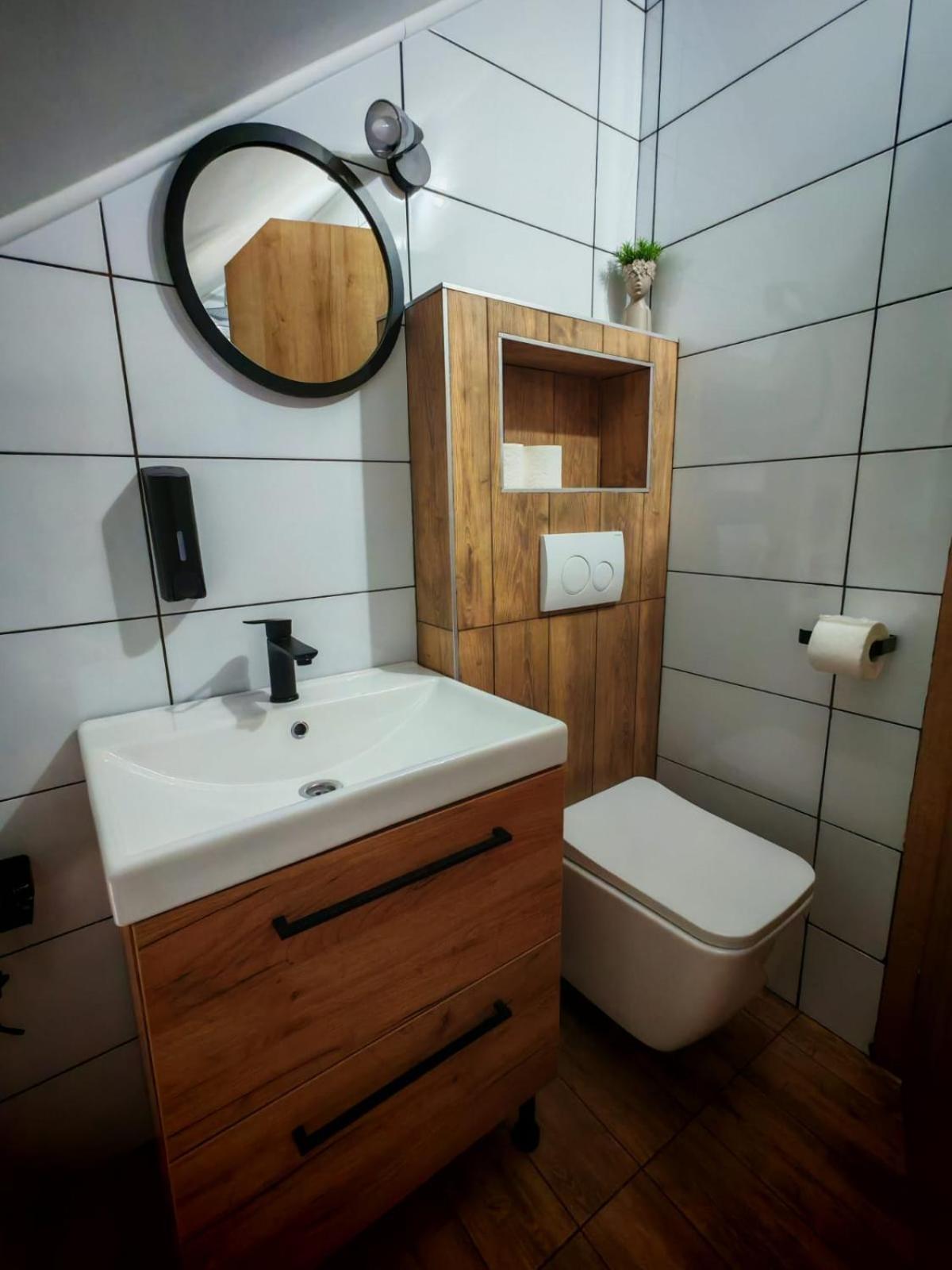 One-Bedroom Apartment - Photo 8