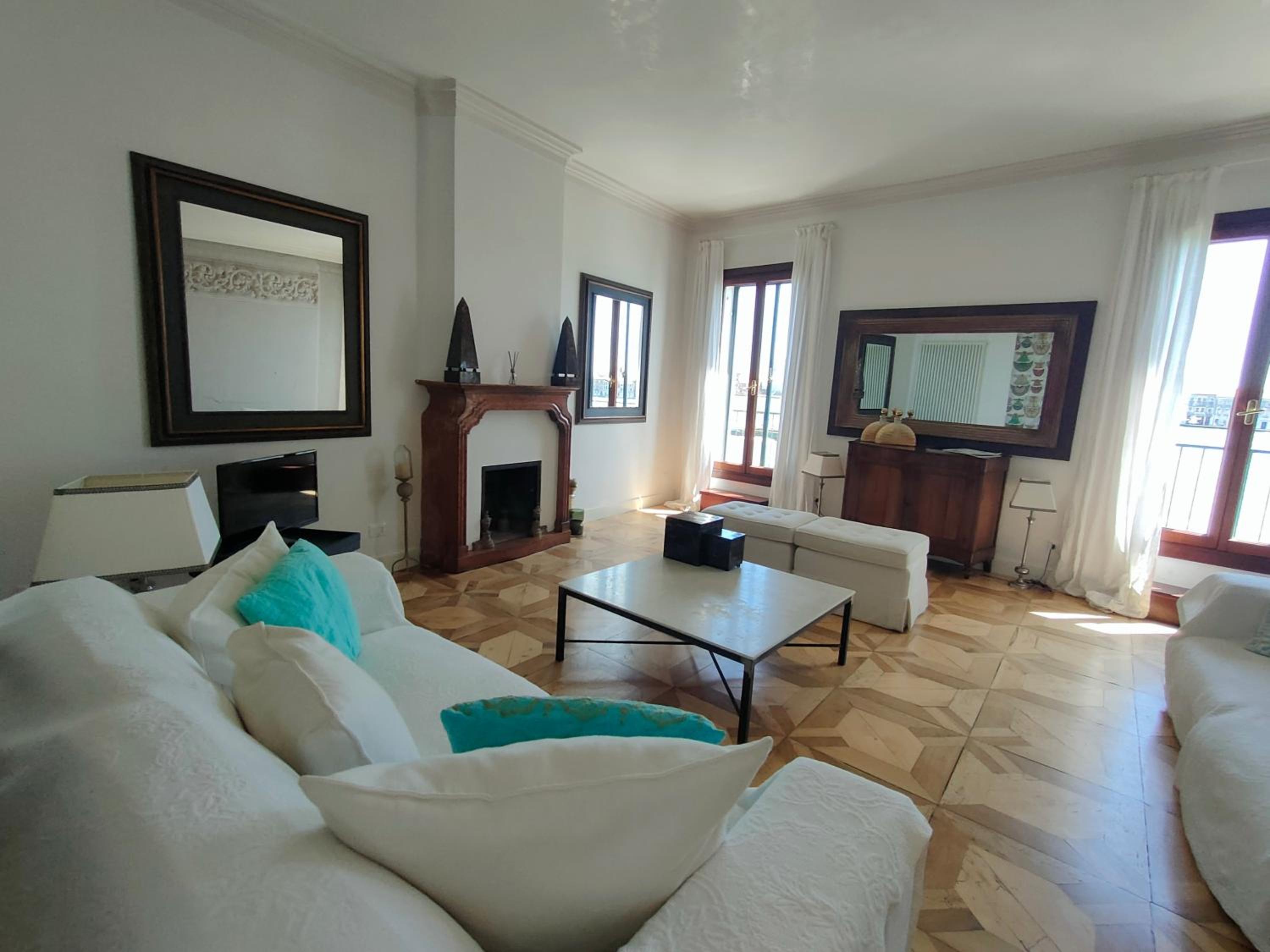 Deluxe Apartment photo 2