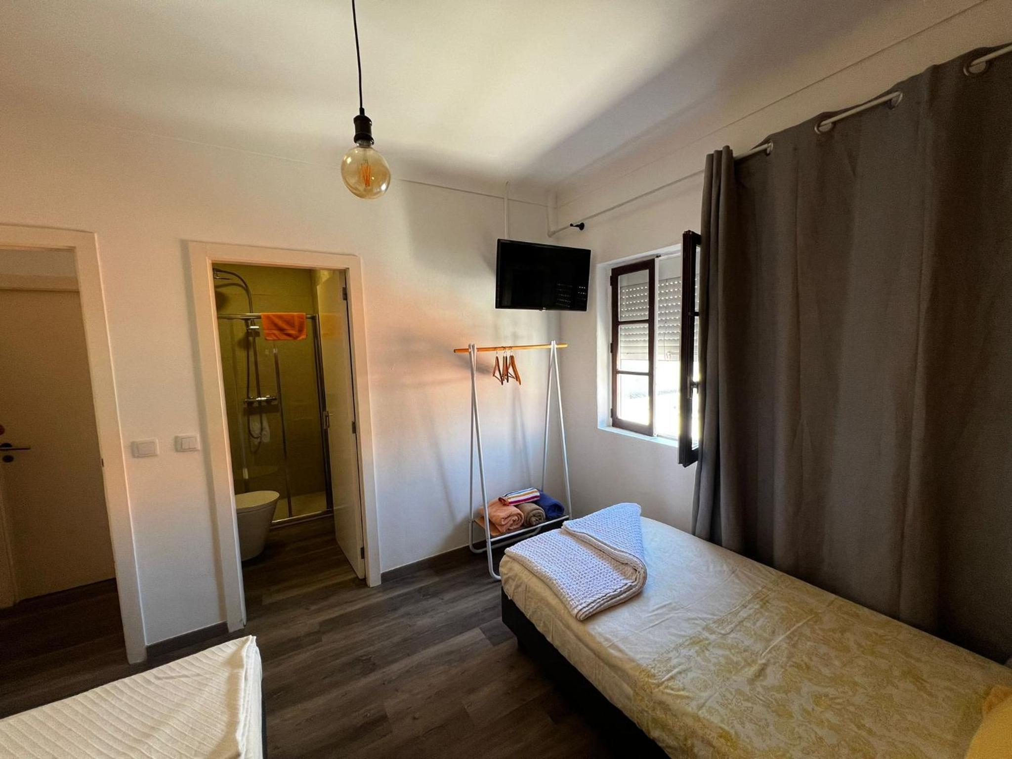 Standard Triple Room - Photo 11