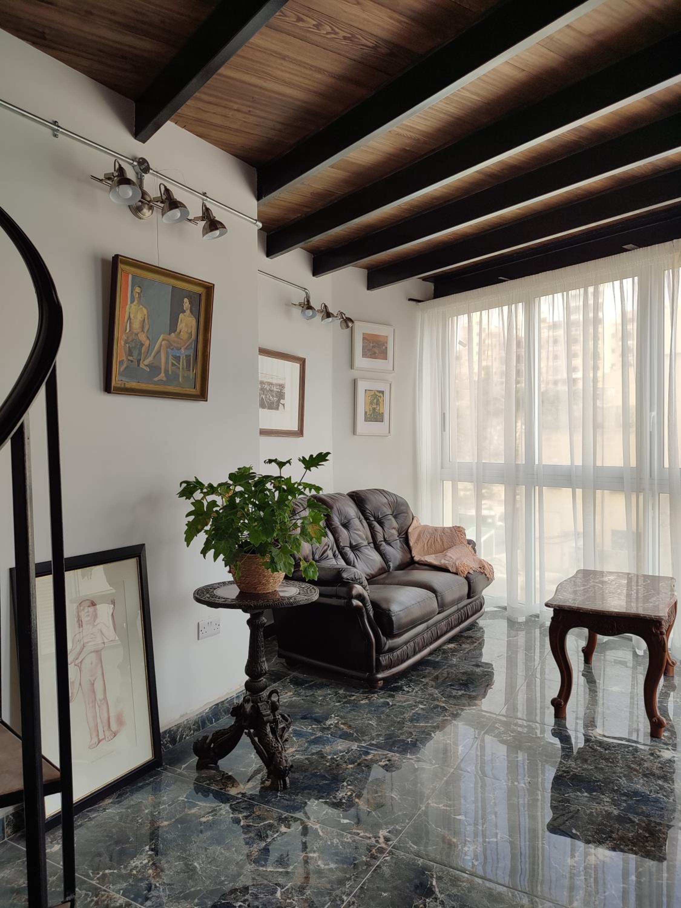 One-Bedroom Loft Apartment with Balcony photo 3