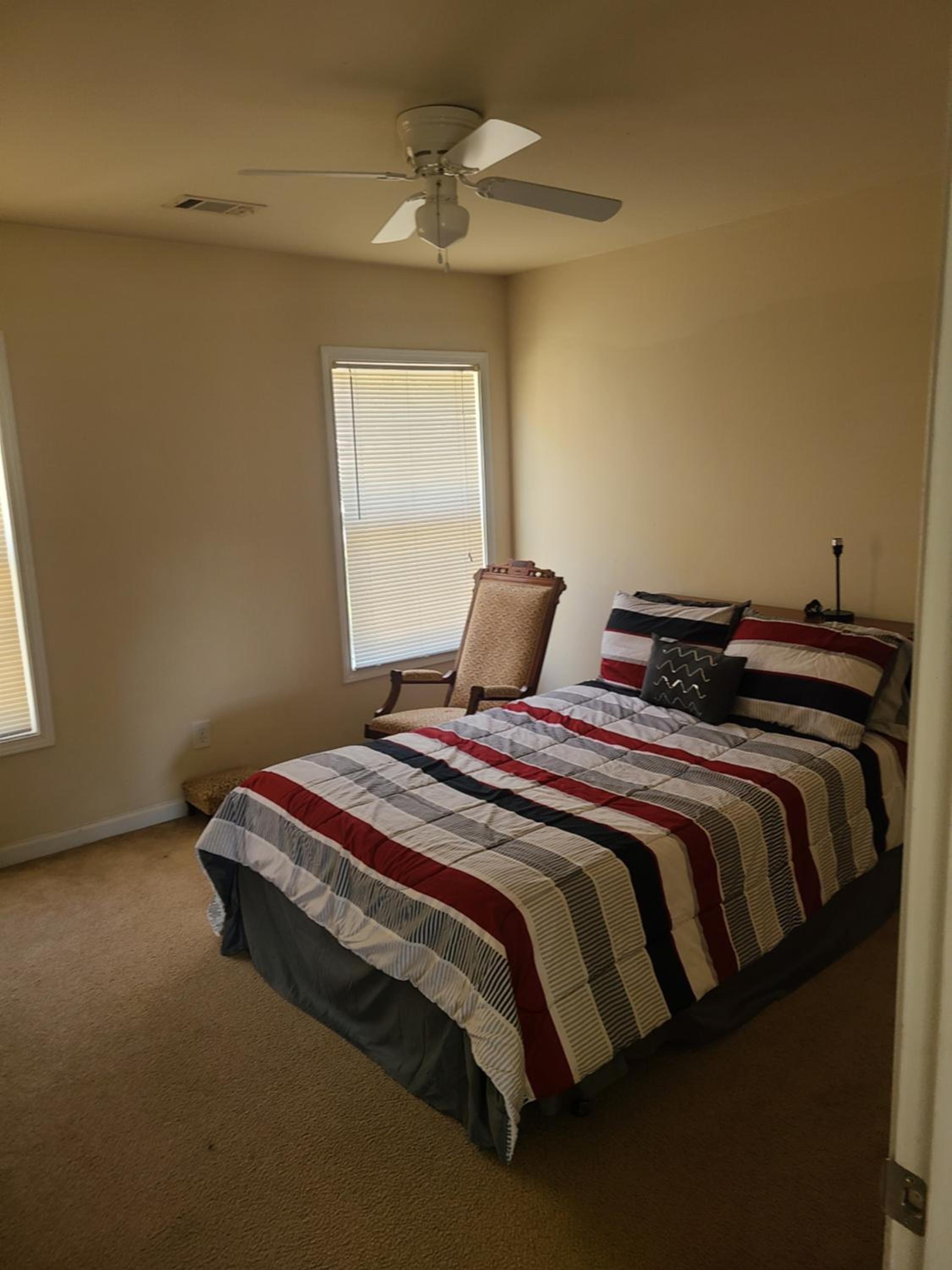 Queen Room photo 2