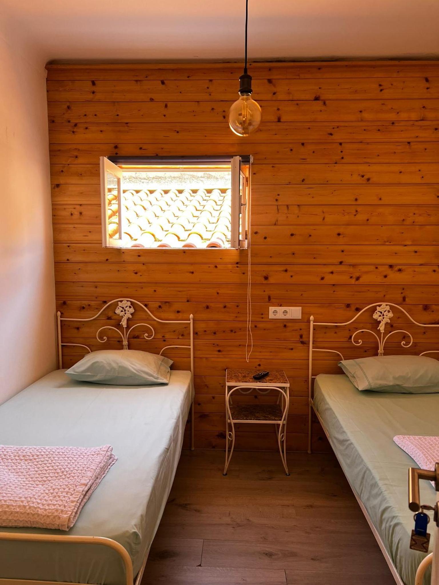 Standard Twin Room - Photo 5