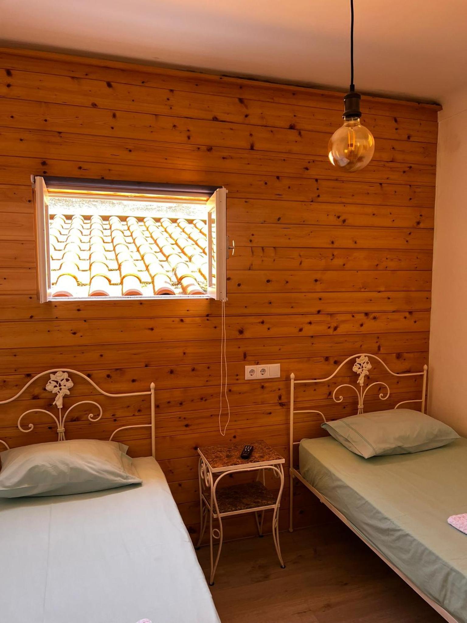 Standard Twin Room - Photo 6