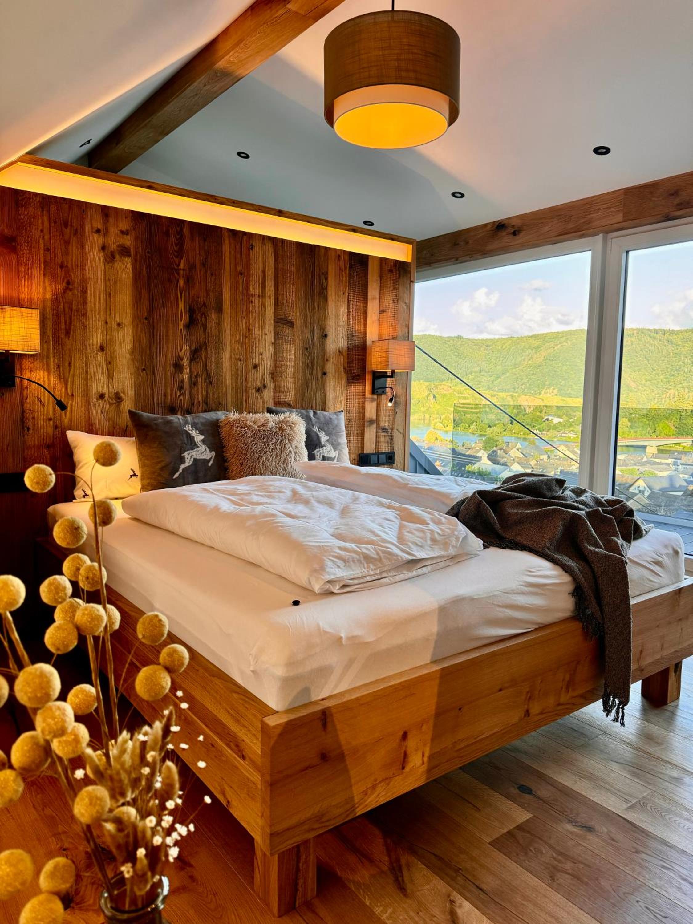 One-Bedroom Apartment with Balcony and Water View photo 1