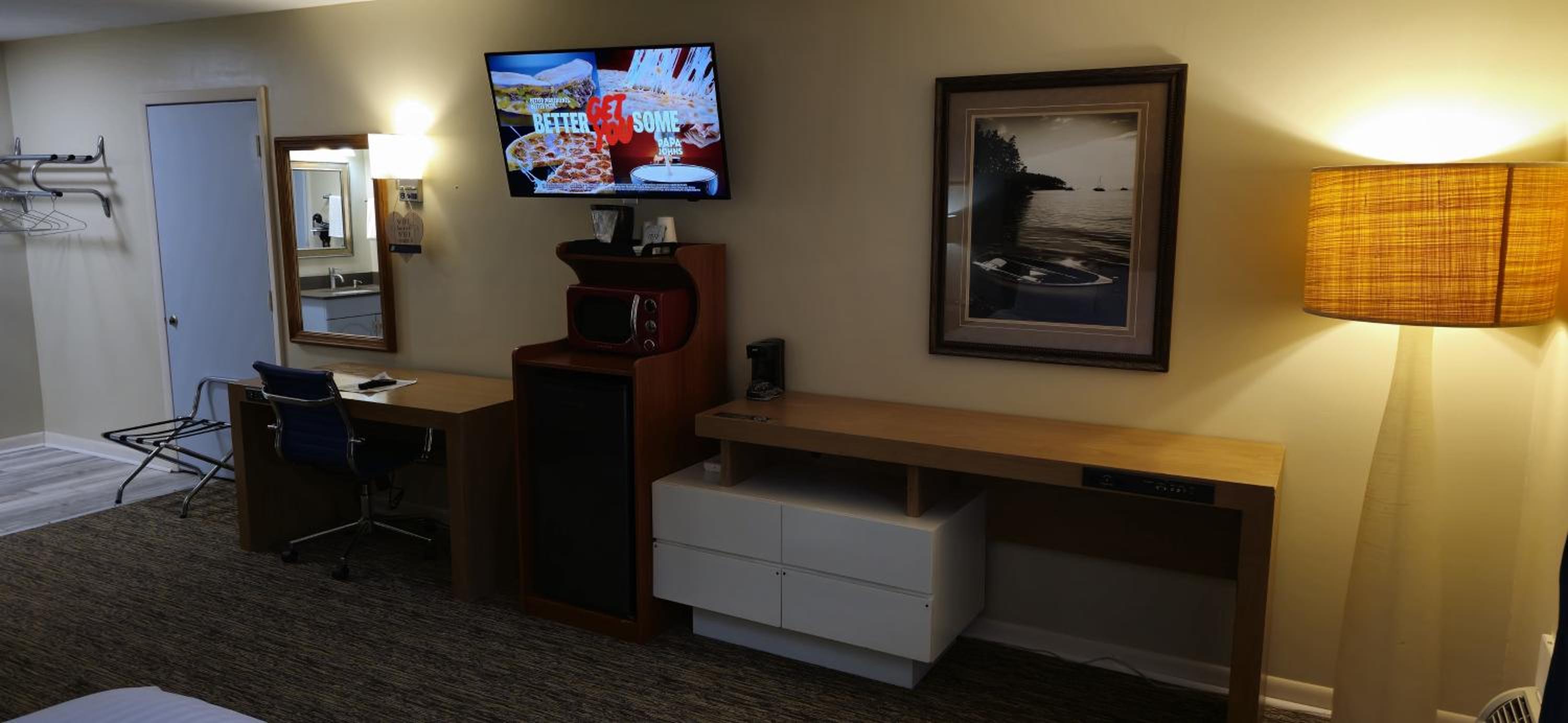 King Room with Sofa - Non Smoking - Photo 4