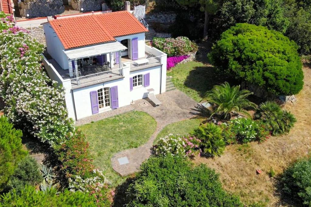 Three-Bedroom Villa photo 3