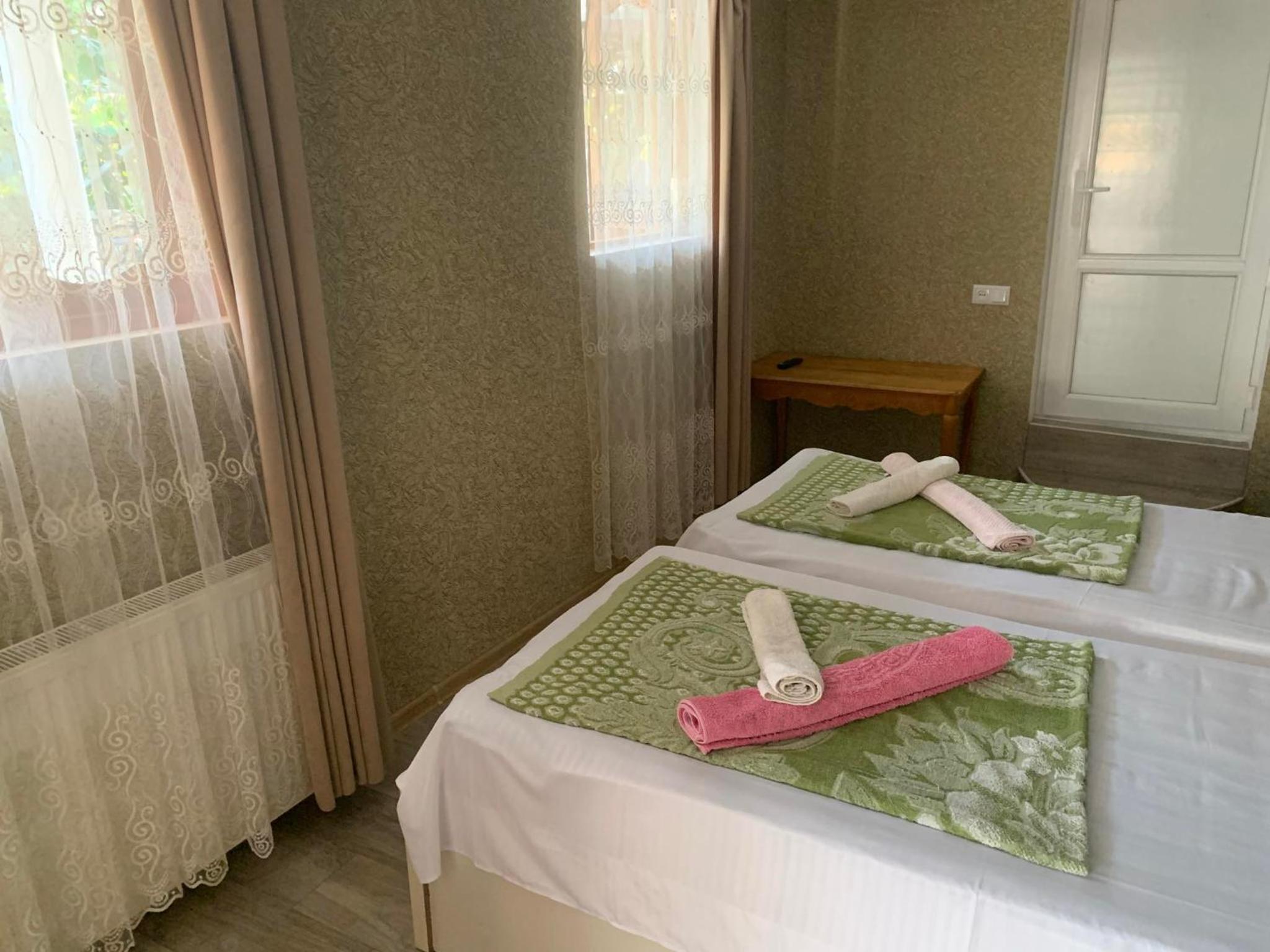 Twin Room with Private Bathroom photo 2
