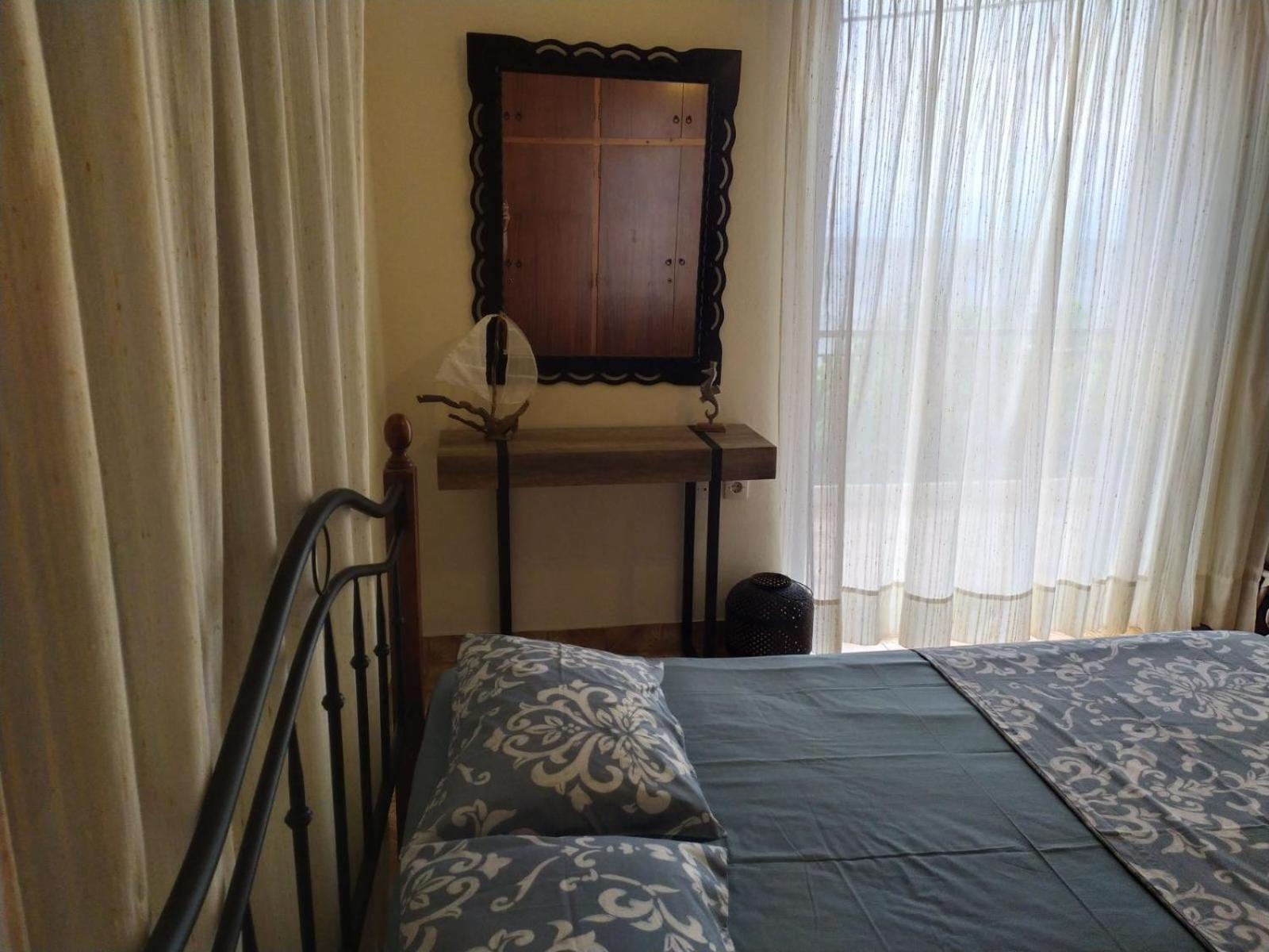 One-Bedroom Apartment - Photo 1