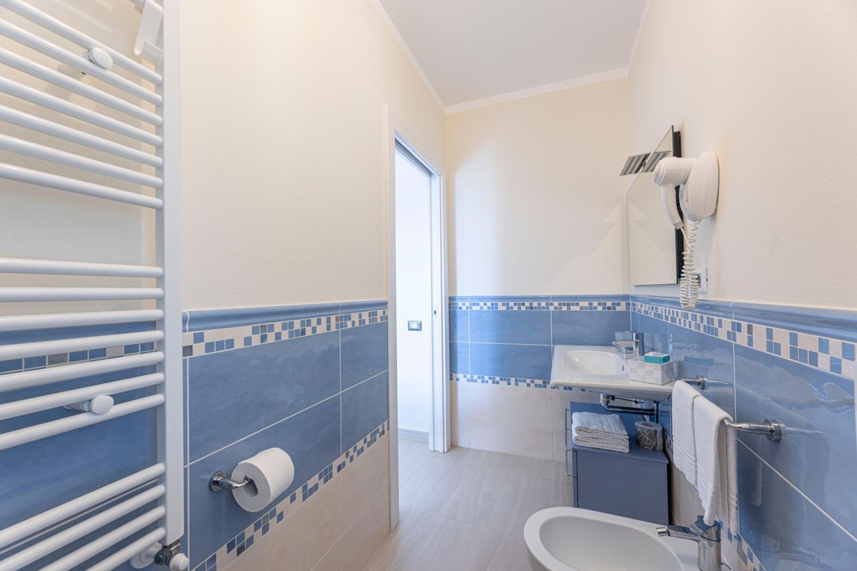 Deluxe Double Room with Balcony and View photo 2