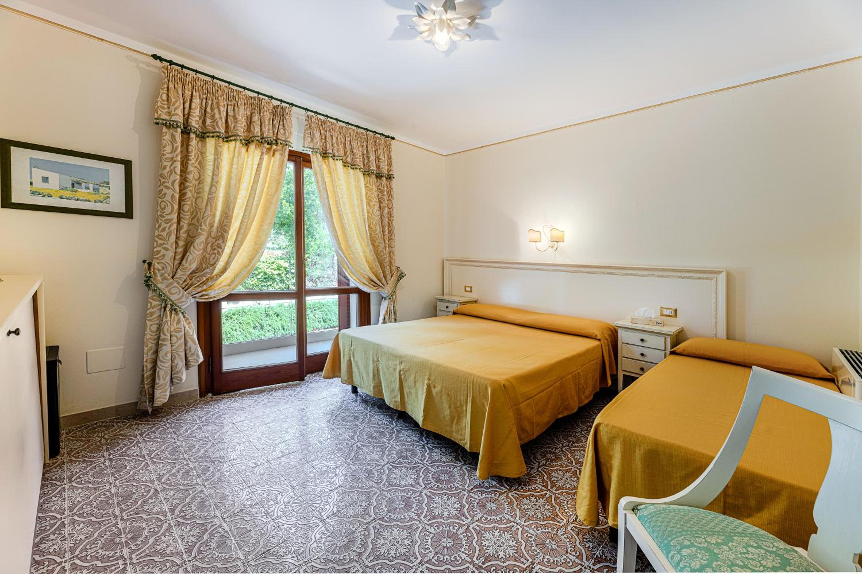 Quadruple Room with Garden View photo 2