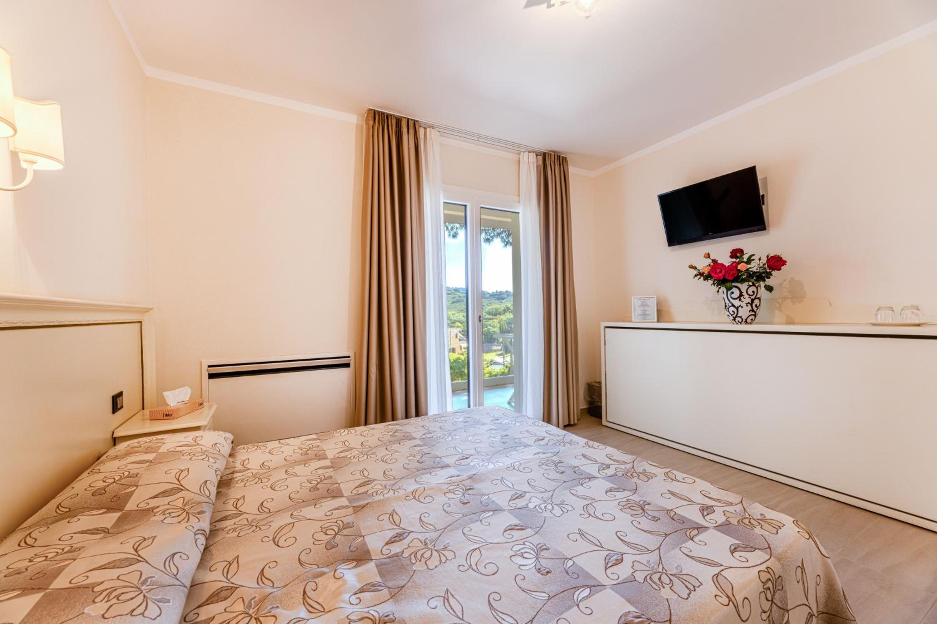 Triple Room with Terrace photo 3