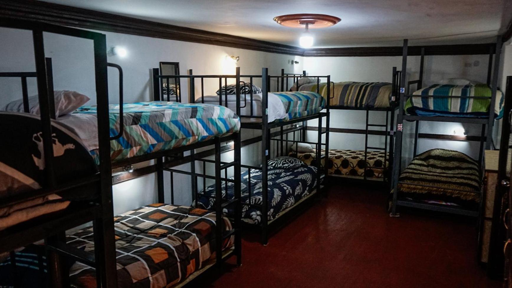 10-Bed Mixed Dormitory Room photo 3