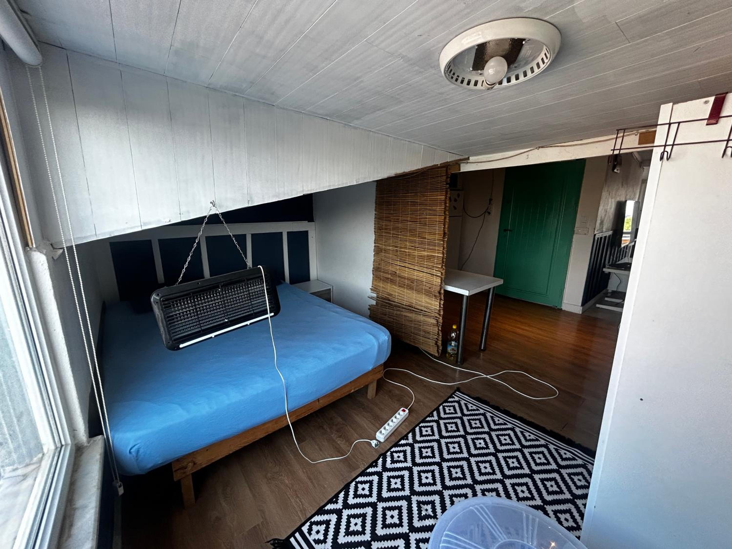 One-Bedroom Apartment photo 1