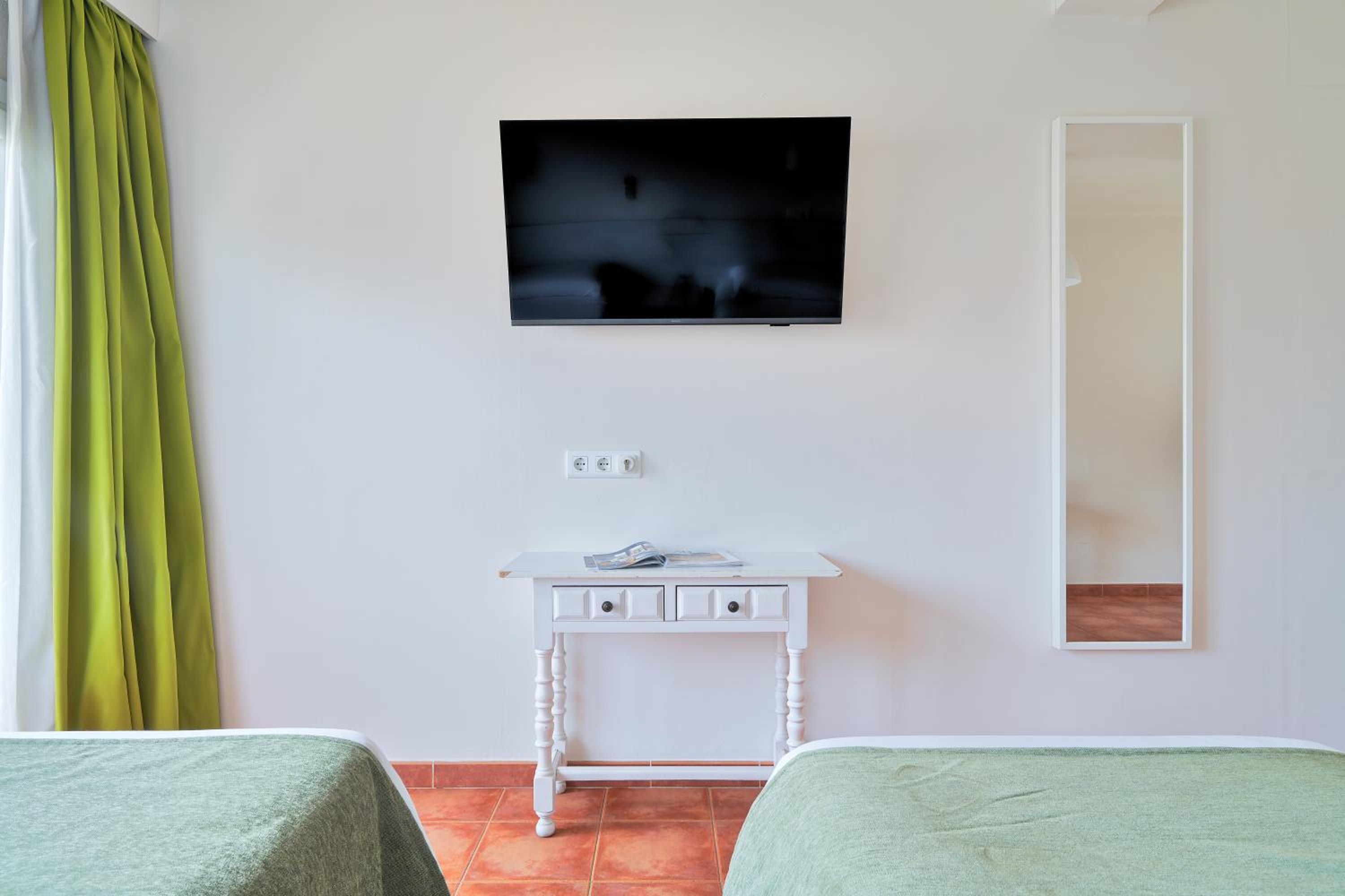 Twin Room - Photo 4
