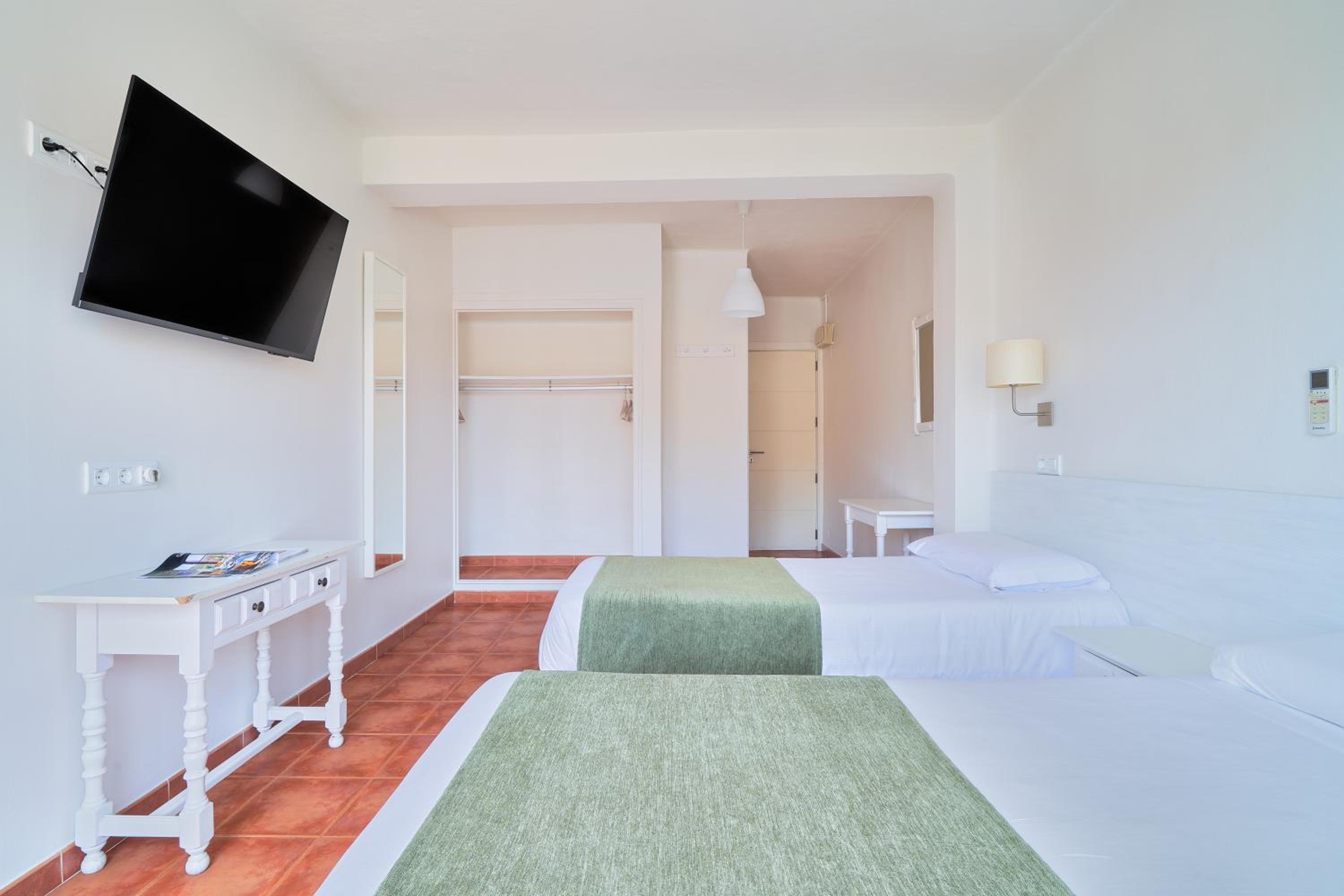 Twin Room - Photo 5