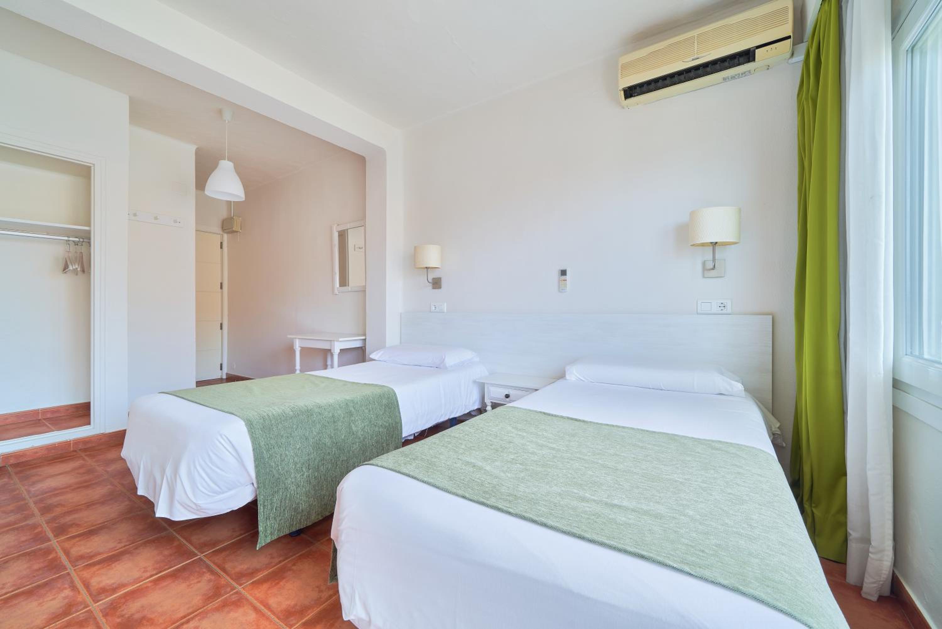 Twin Room - Photo 1