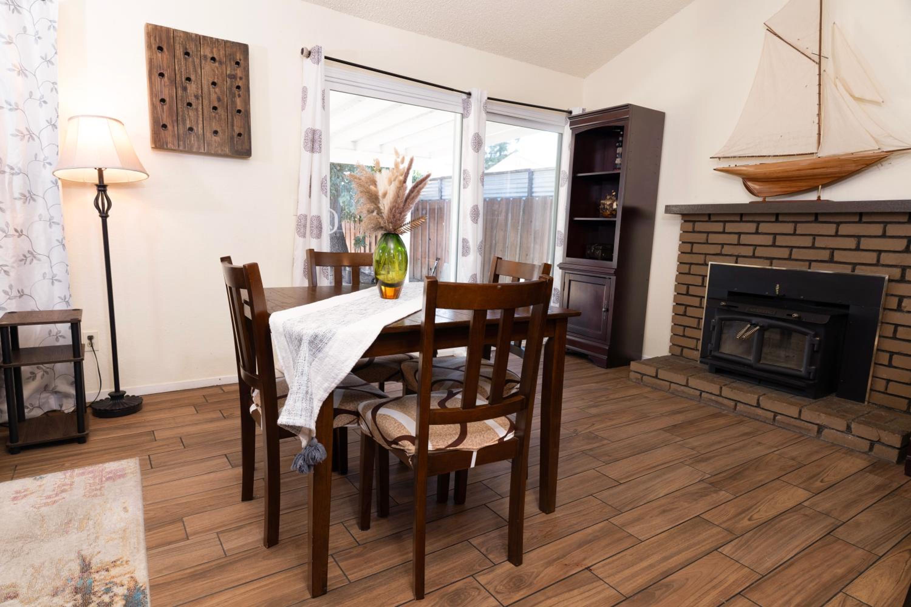 Three-Bedroom House photo 2