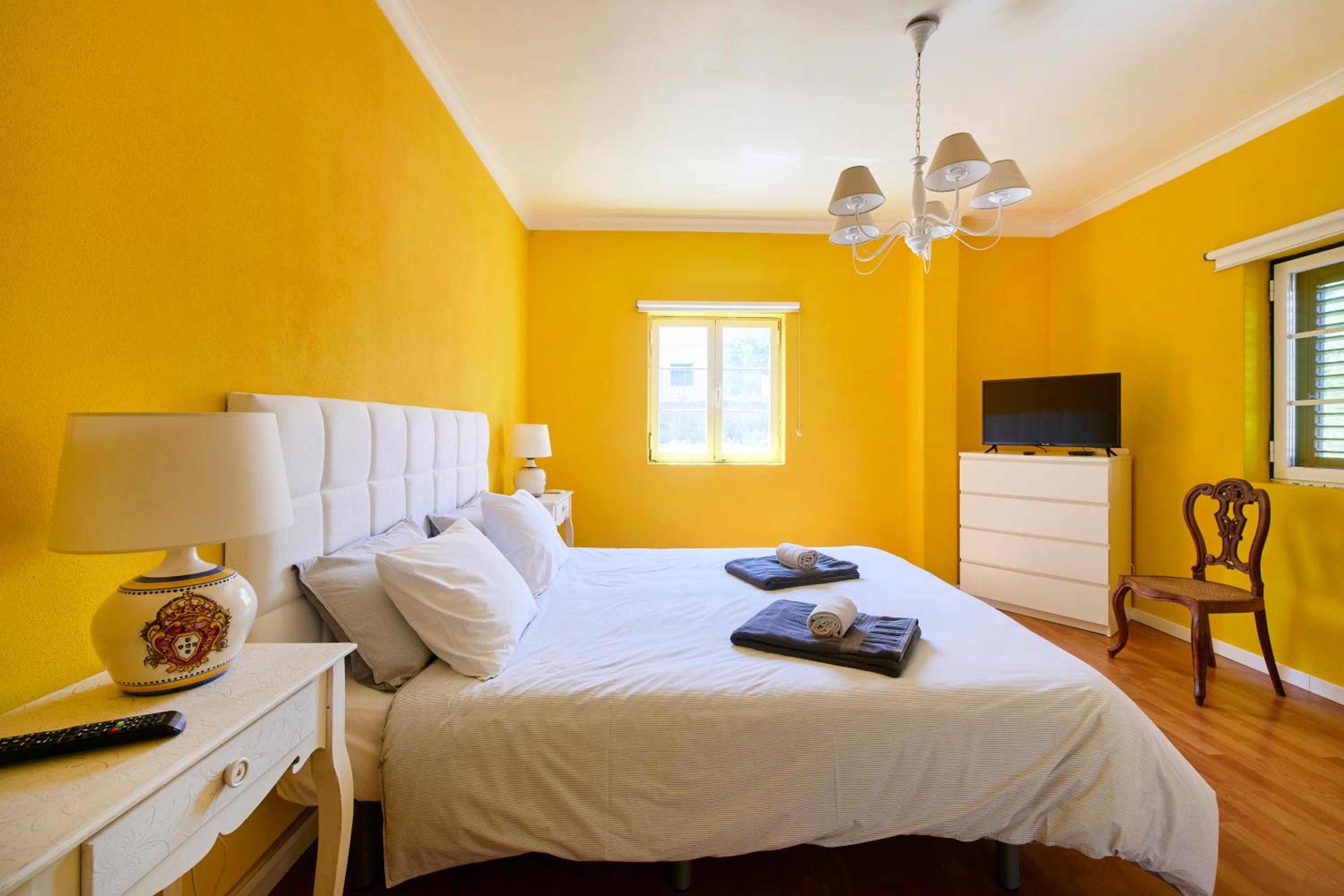 Five-Bedroom House photo 1