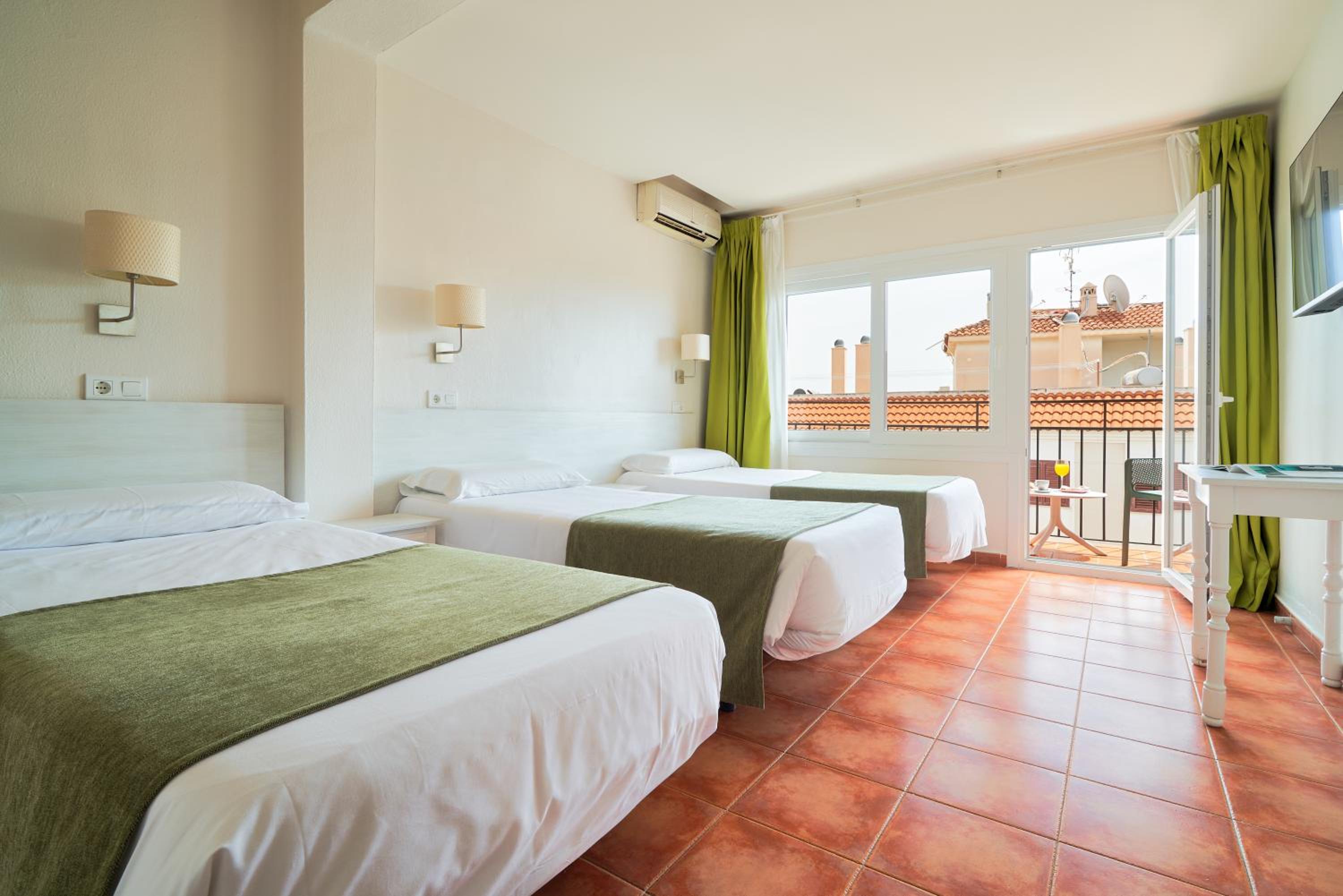 Triple Room with Terrace - Photo 2