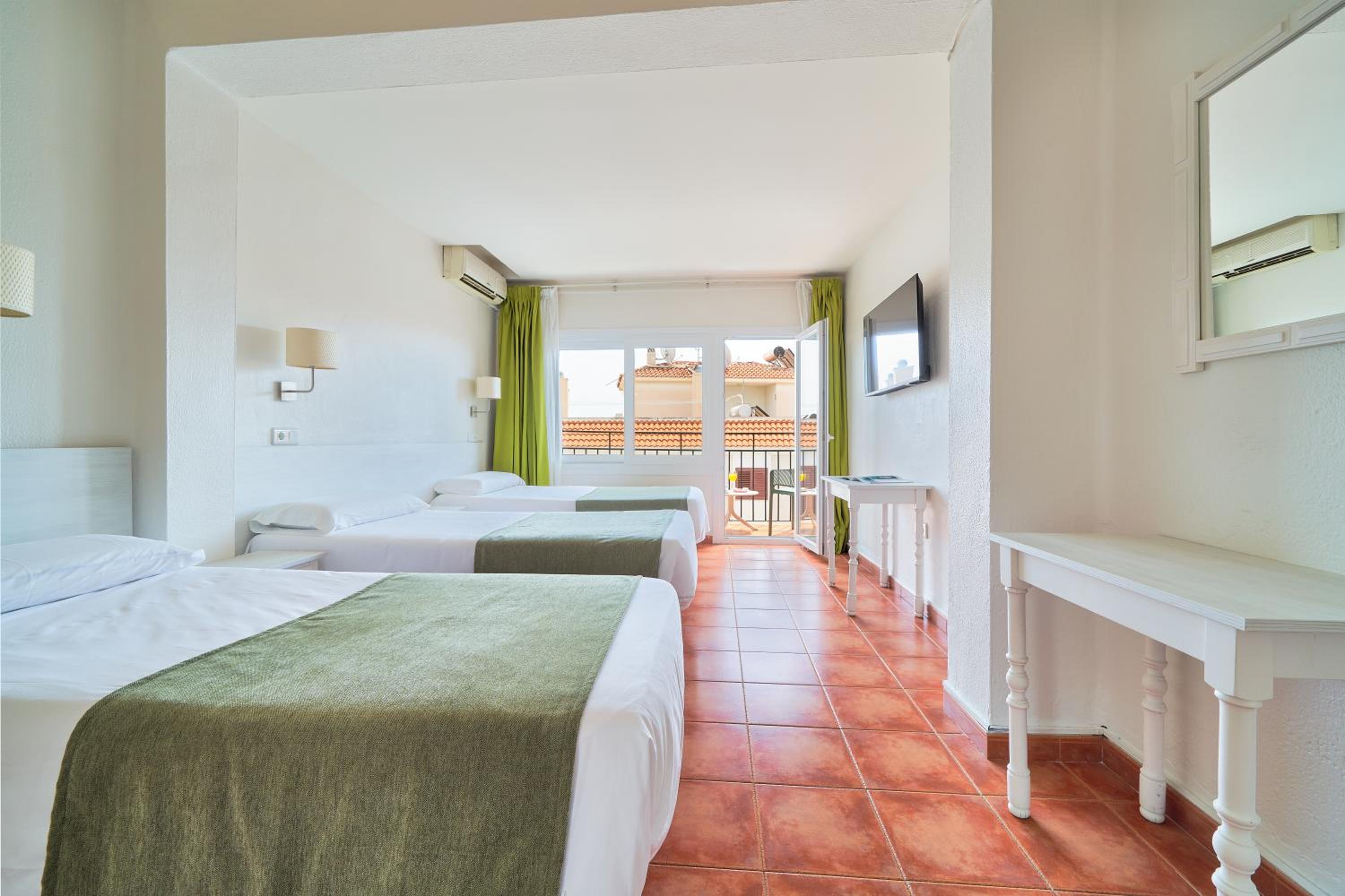 Triple Room with Terrace - Photo 1