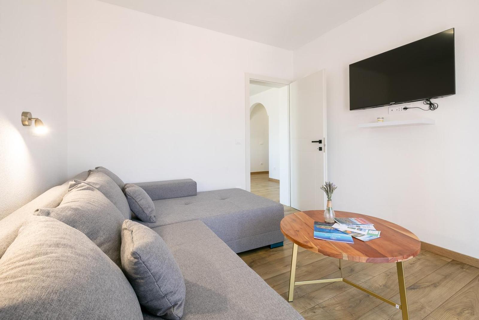 One-Bedroom Apartment photo 2
