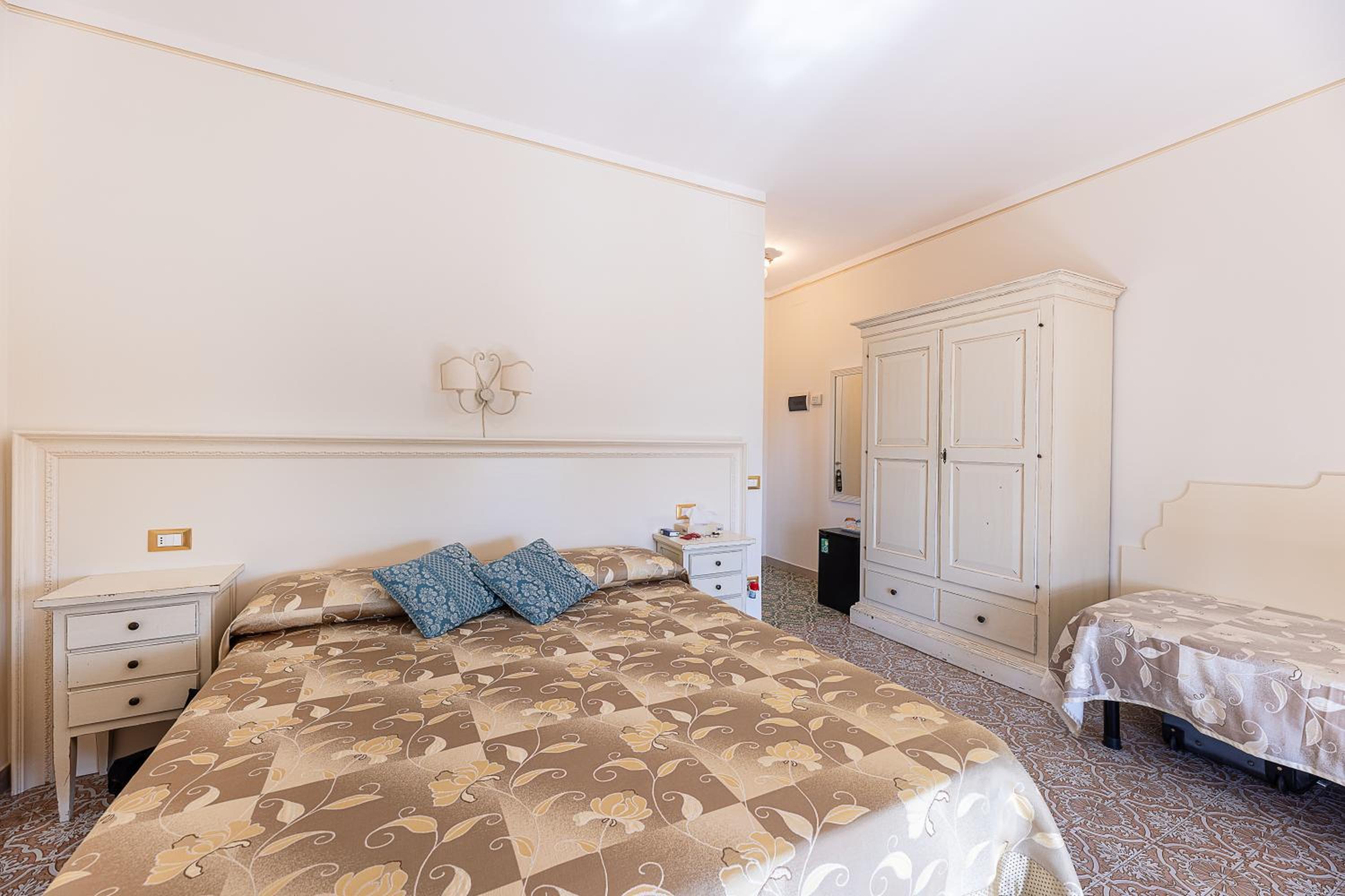Deluxe Triple Room photo 3