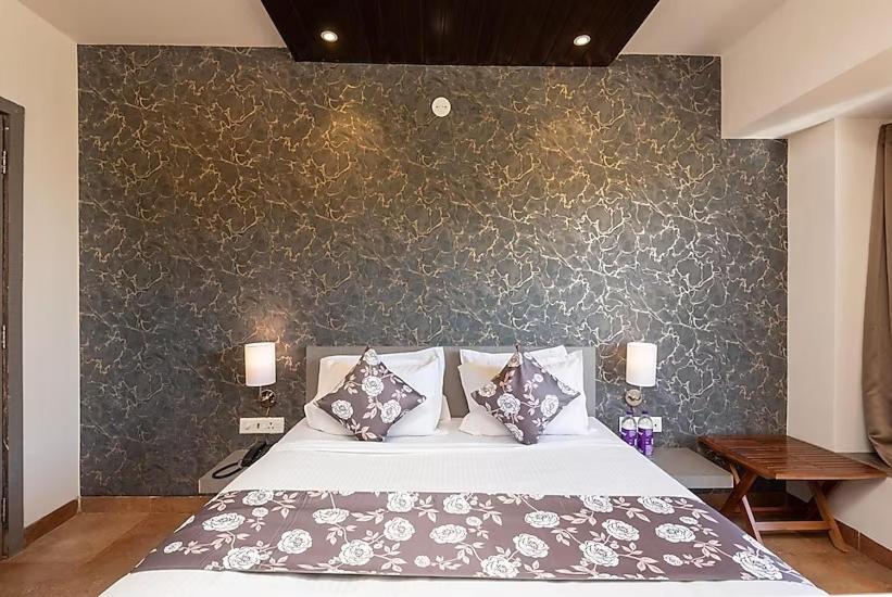 Queen Room With Pool View photo 3