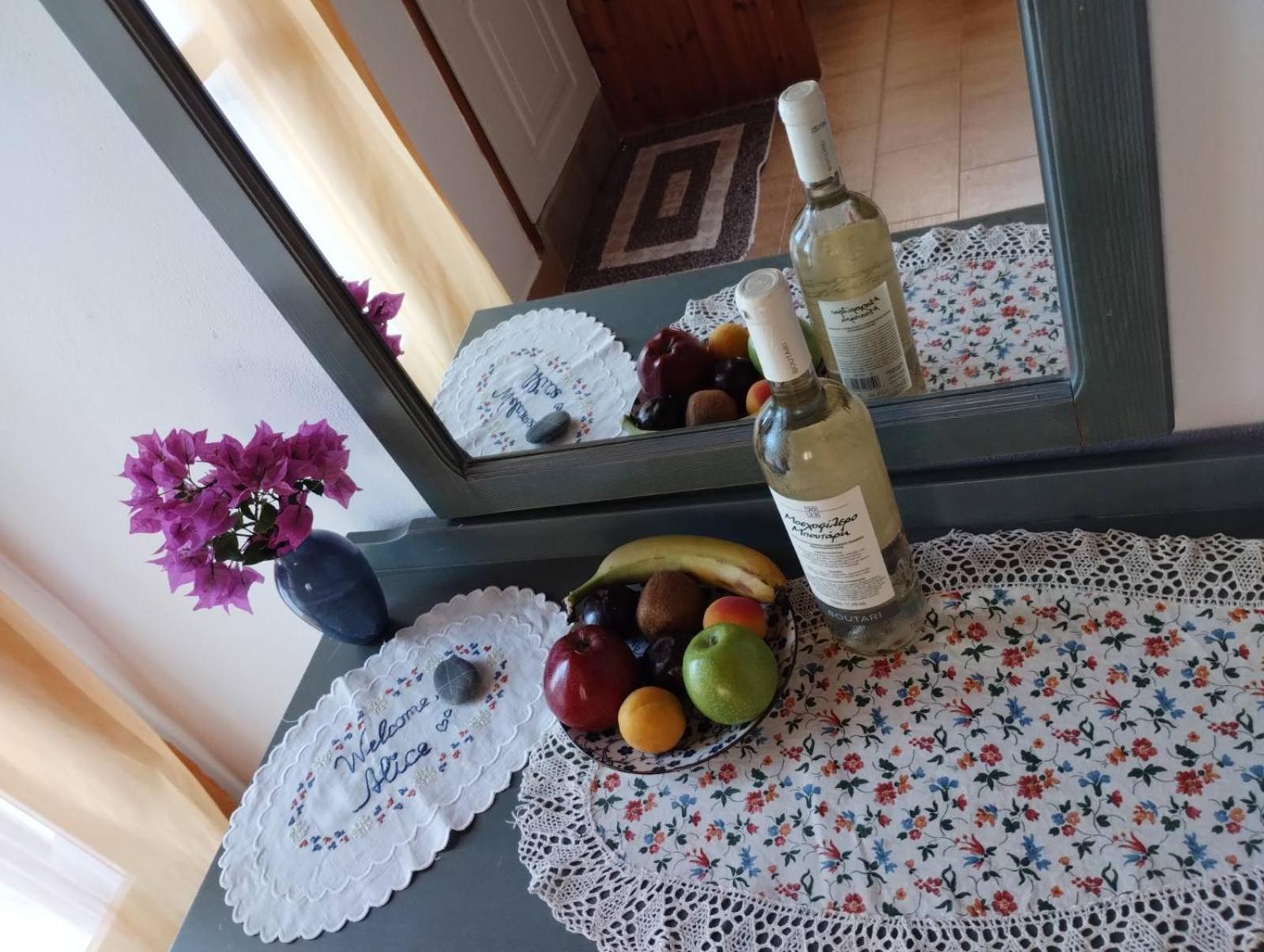 Deluxe Double Room with Balcony - Photo 16