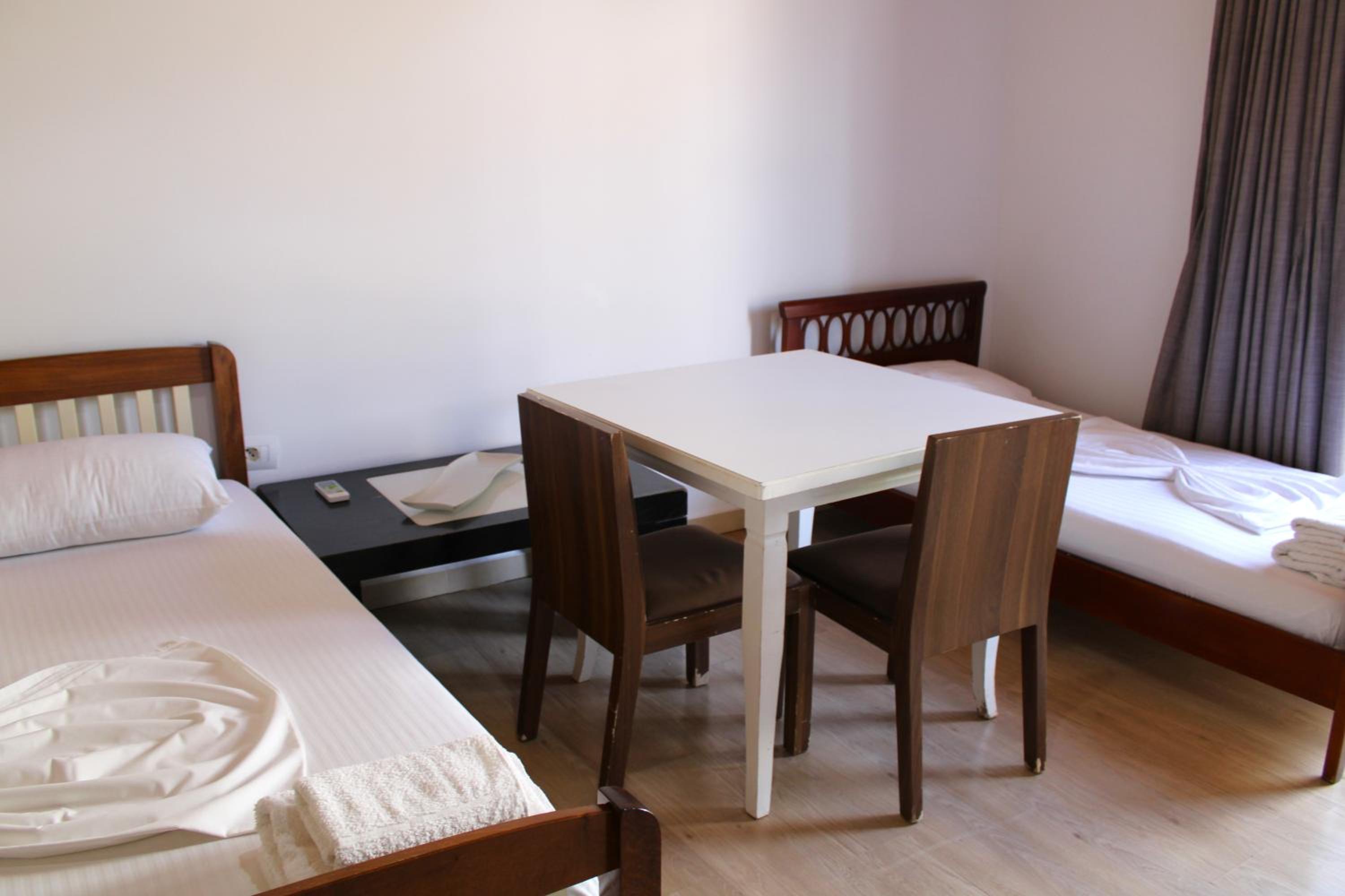Economy Triple Room photo 1