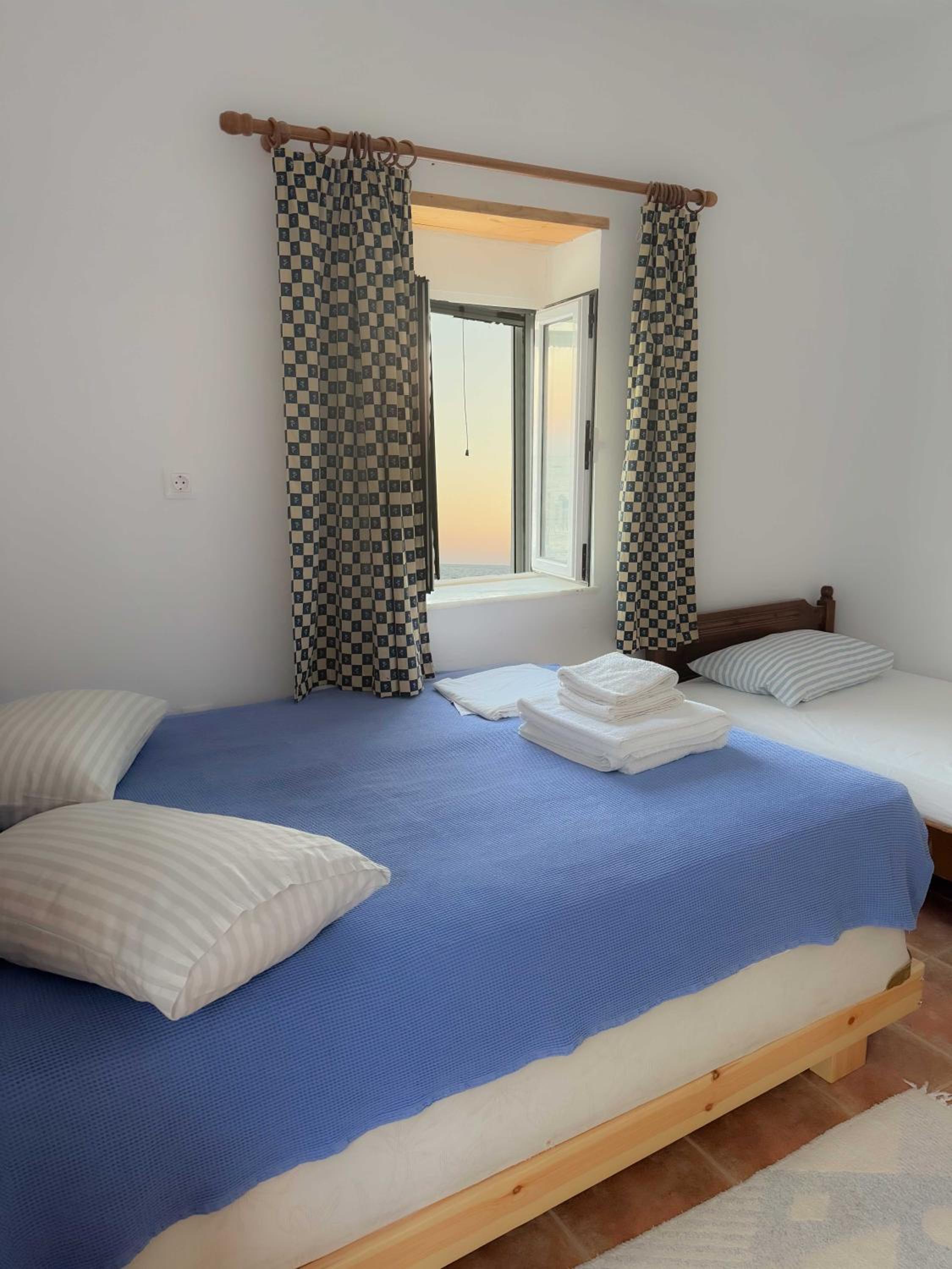 Family Room with Sea View - Photo 2