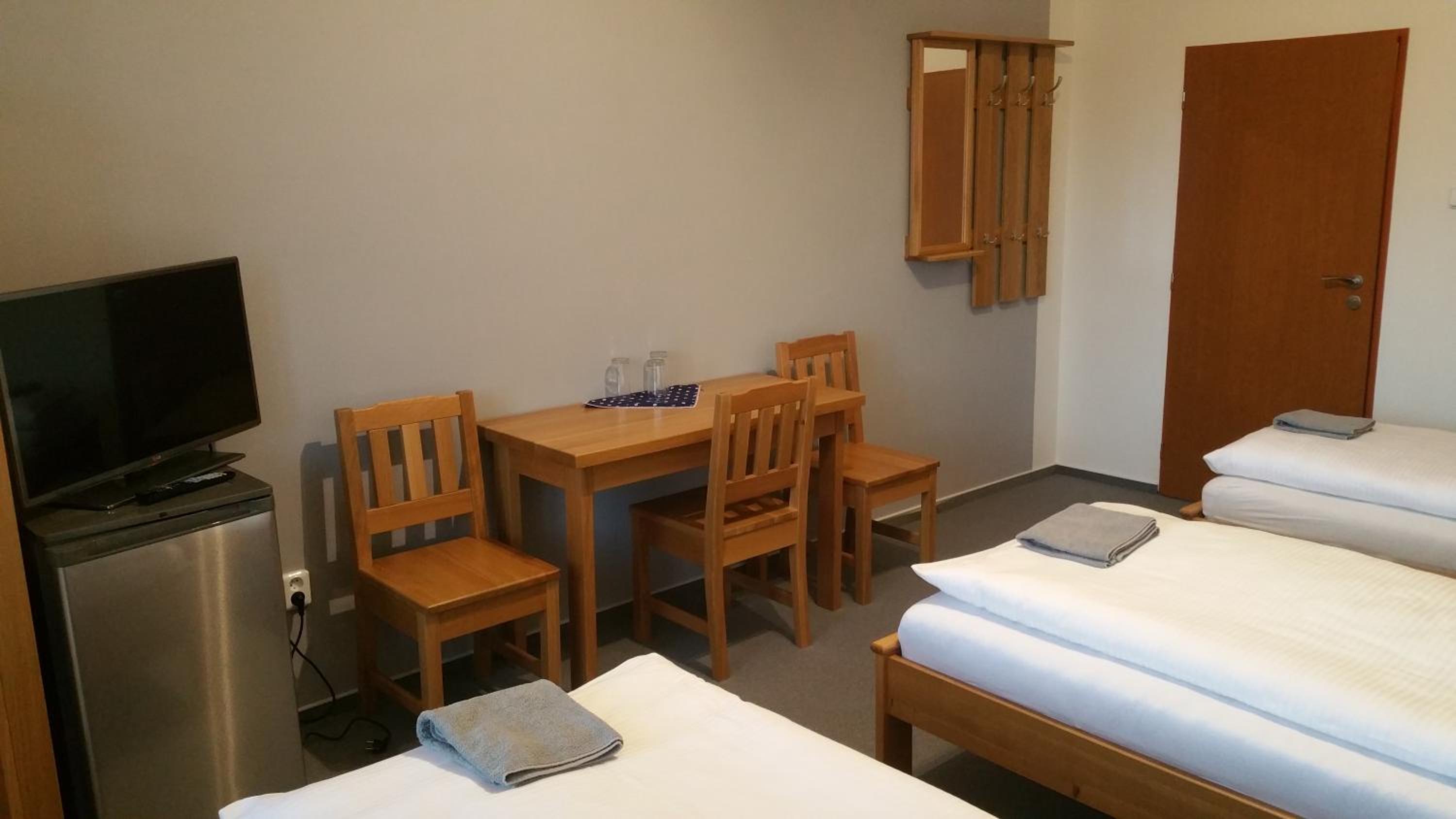 Triple Room with Twin beds and Shower photo 3
