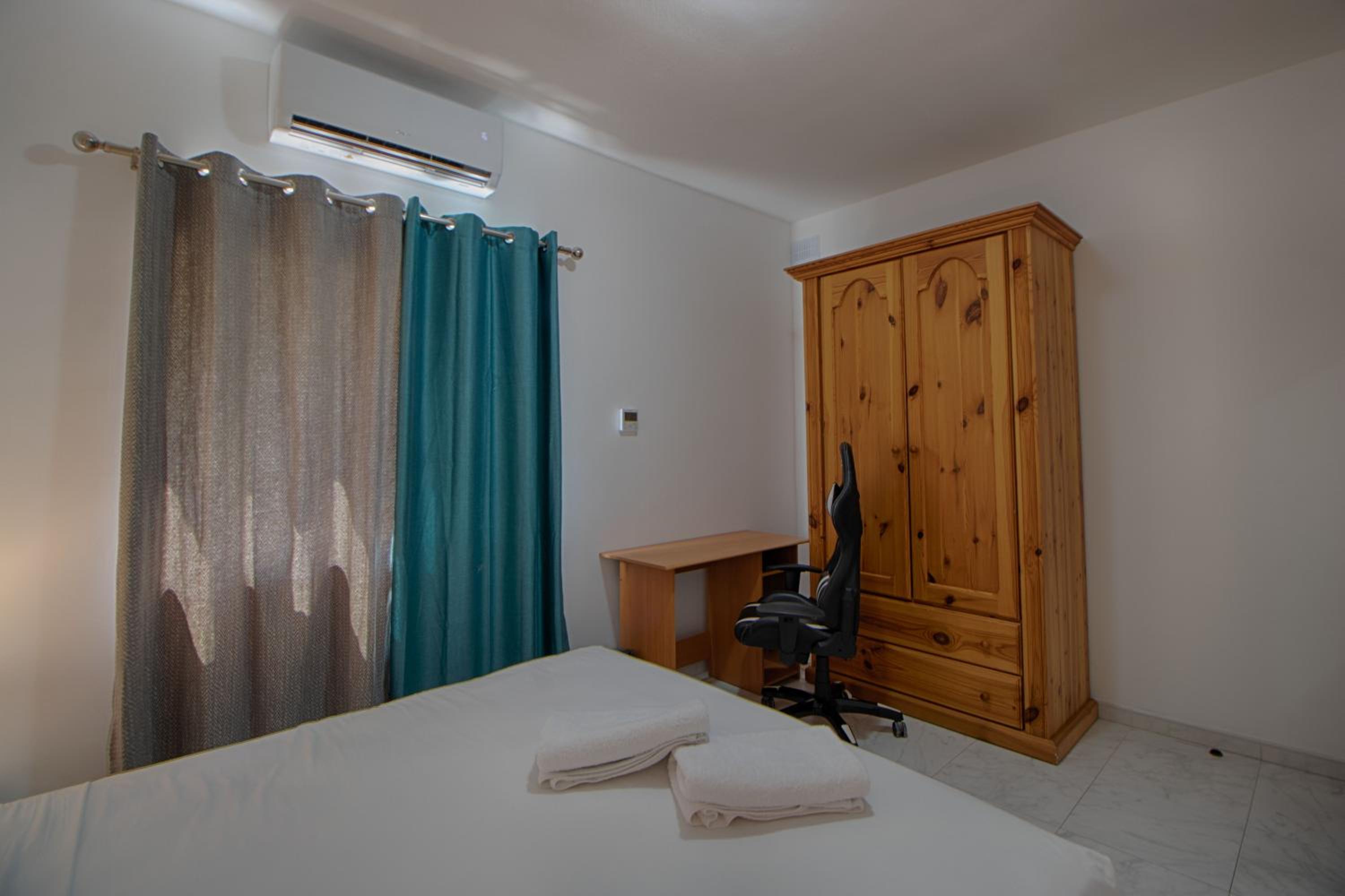 Three-Bedroom Apartment photo 2