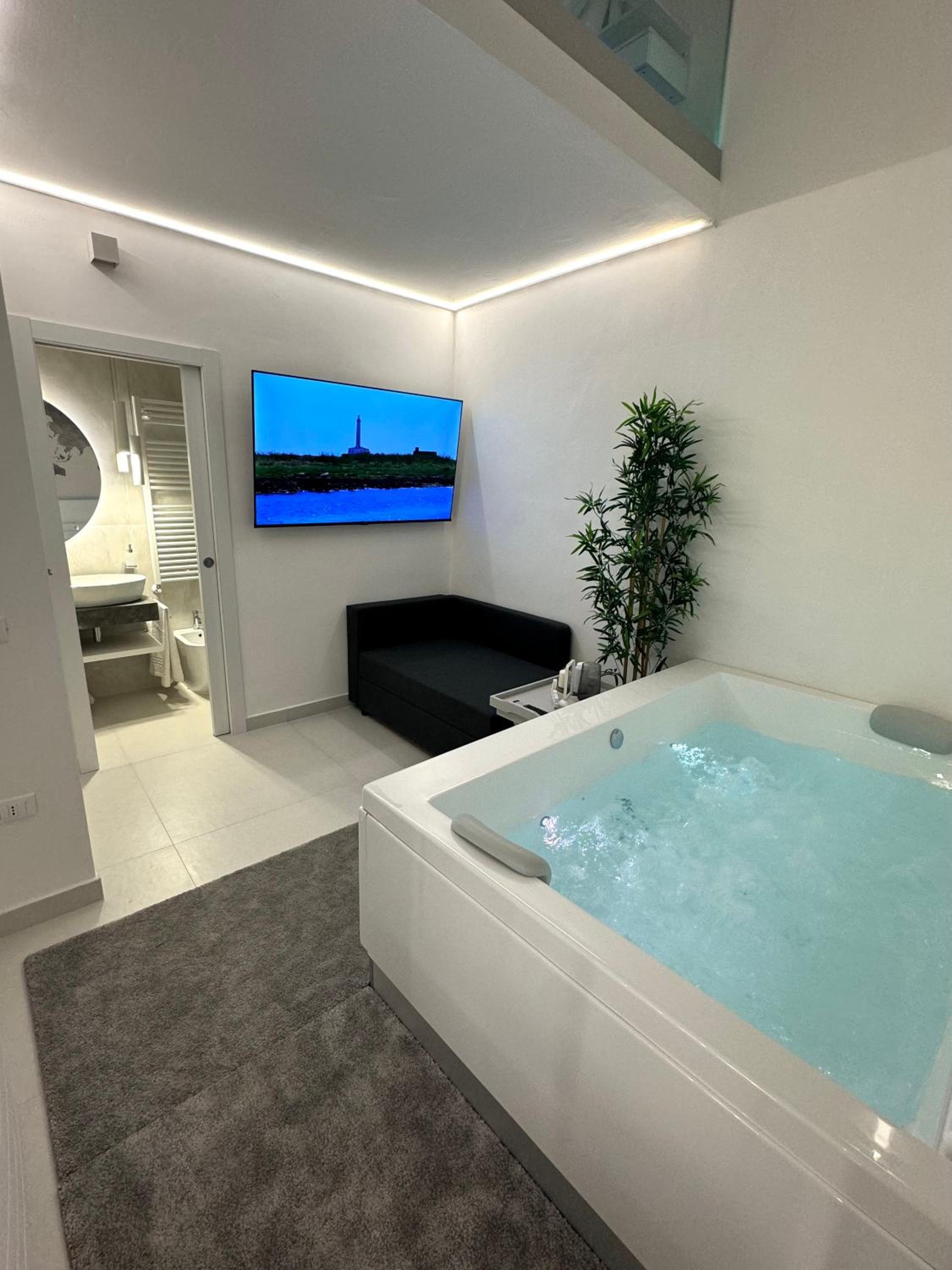 Deluxe Suite with Spa Bath