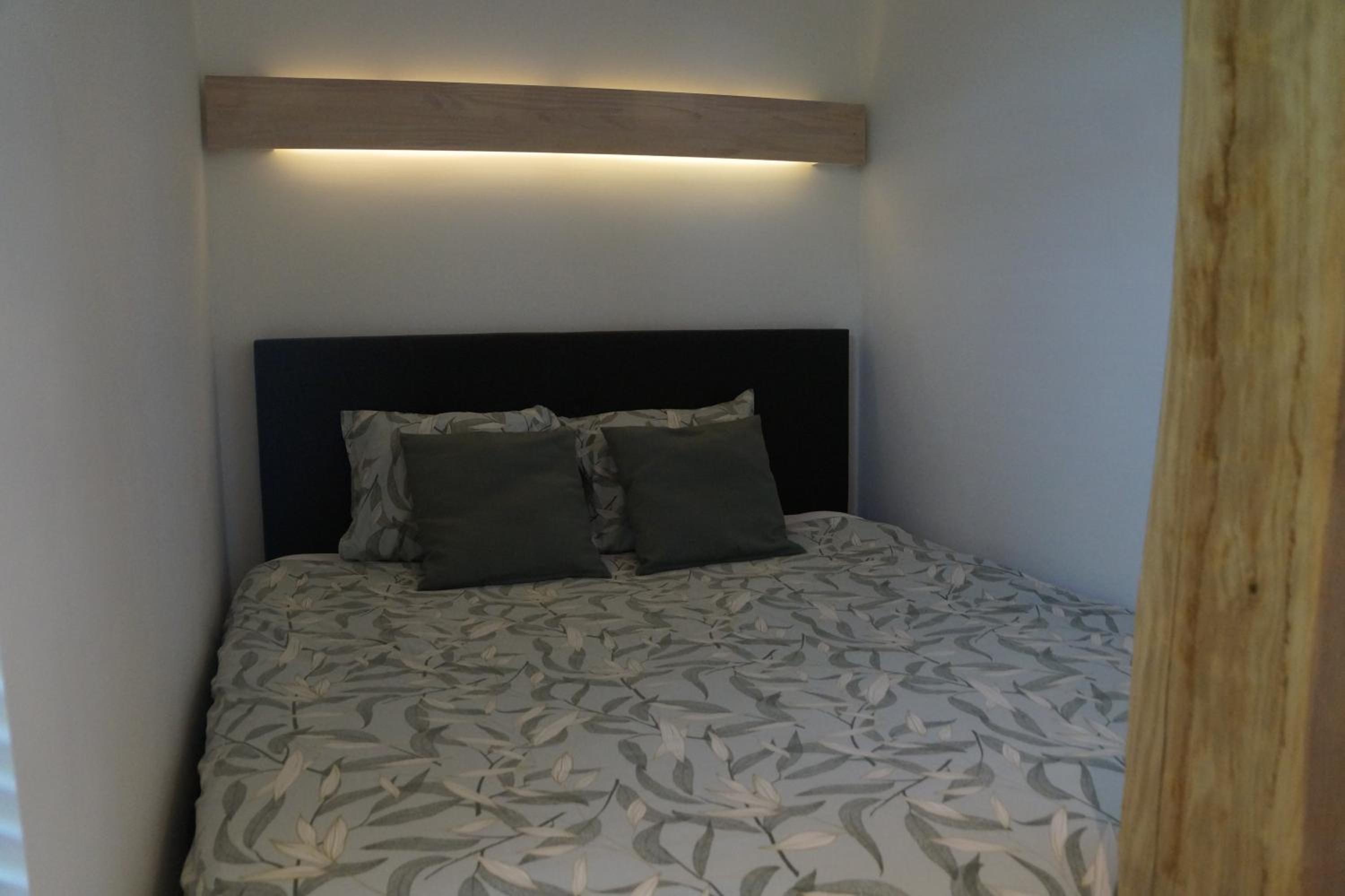 One-Bedroom Apartment photo 1
