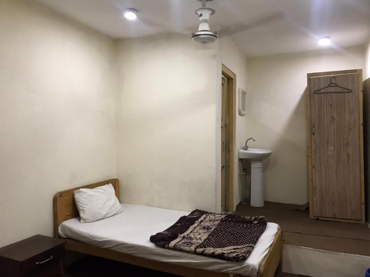 Single Room With Bath photo 1