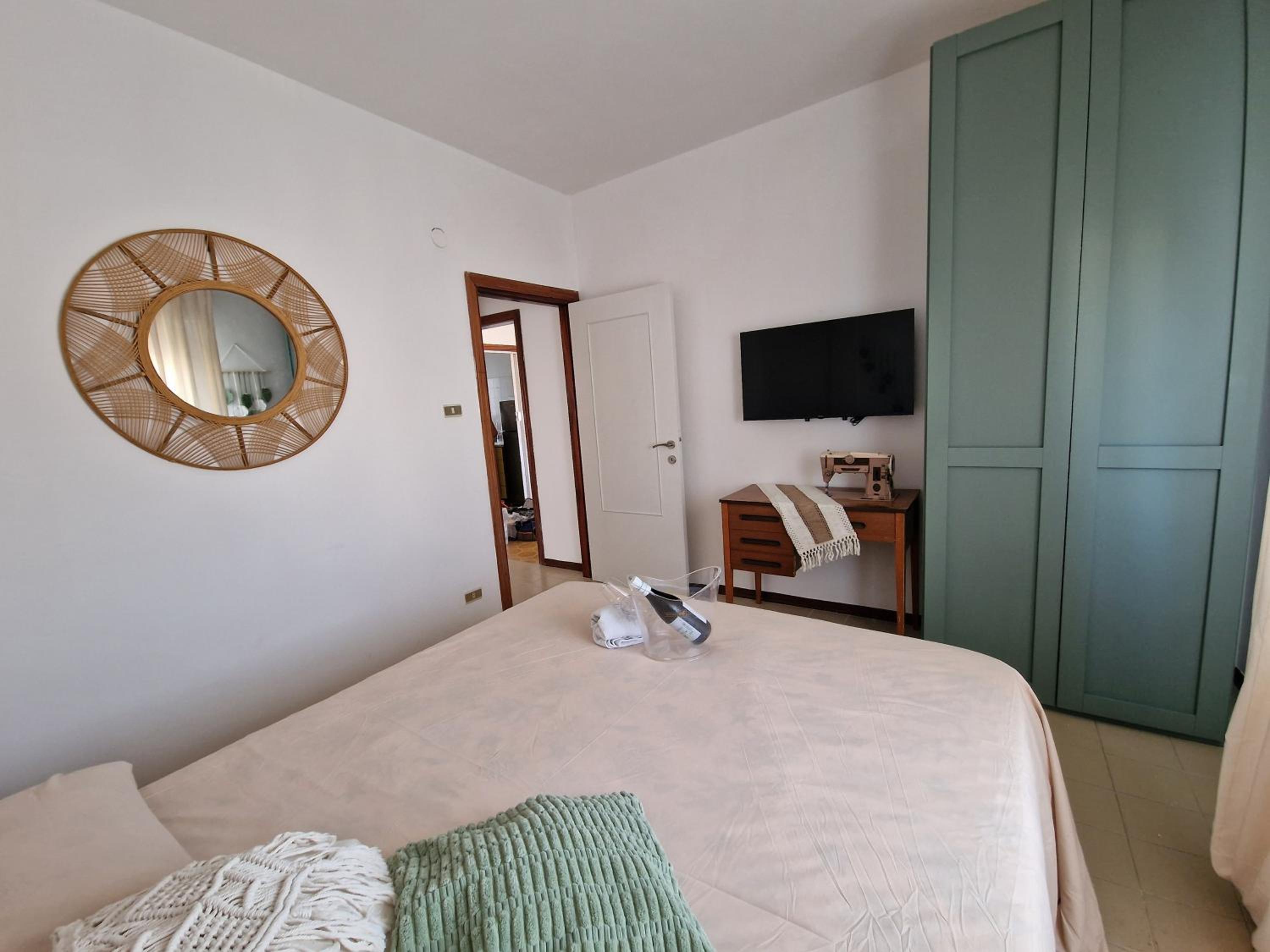 One-Bedroom Apartment with Sea View and Balcony photo 1