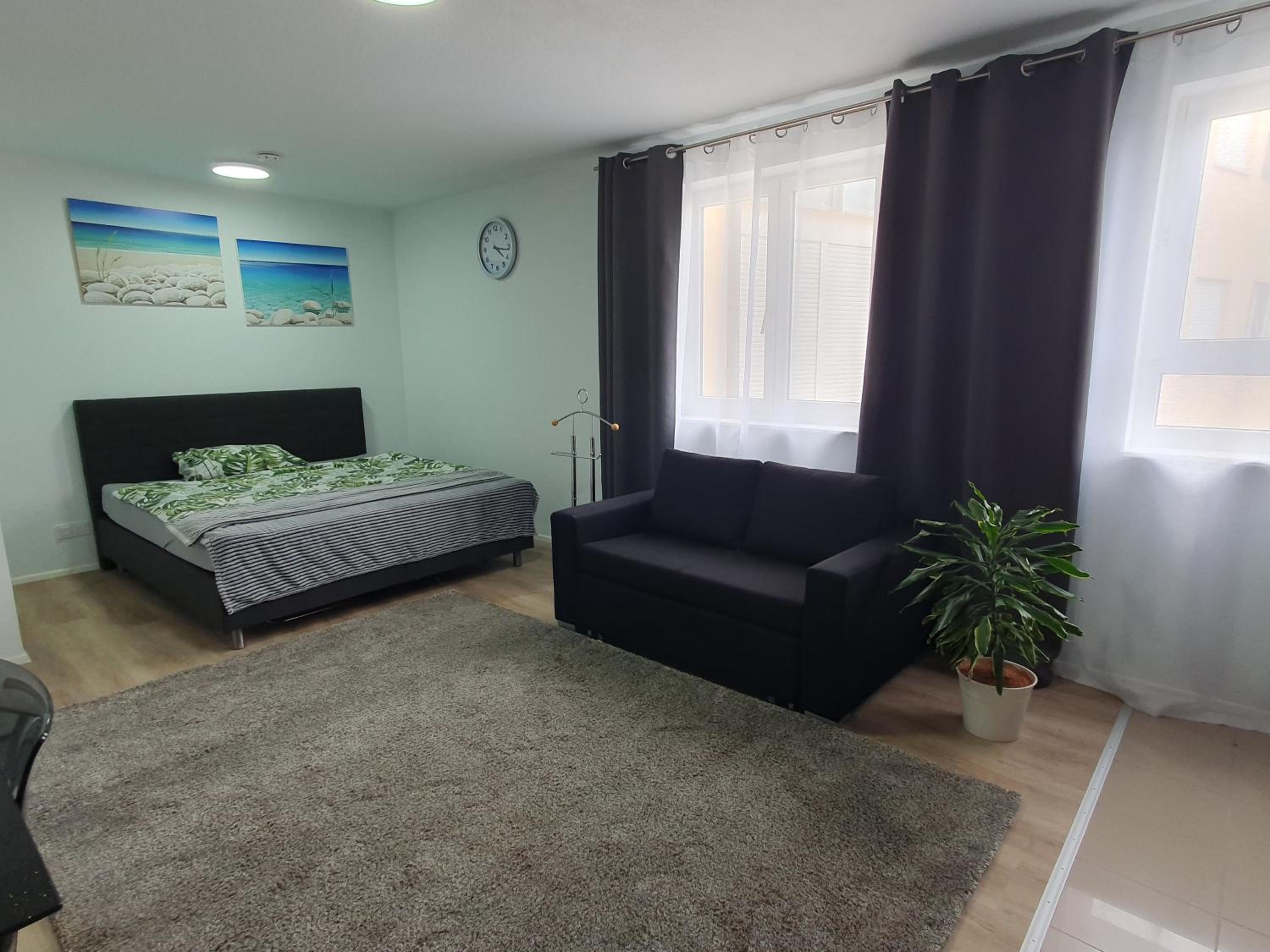 One-Bedroom Apartment photo 1