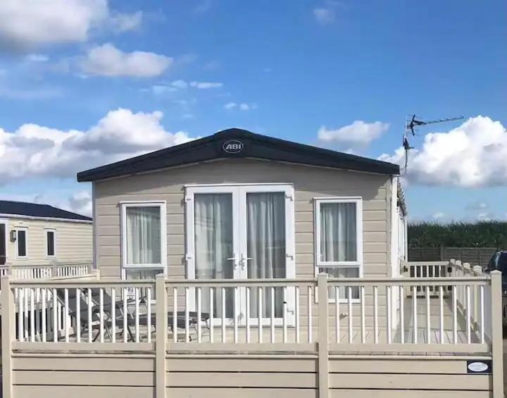 Mobile Home photo 3